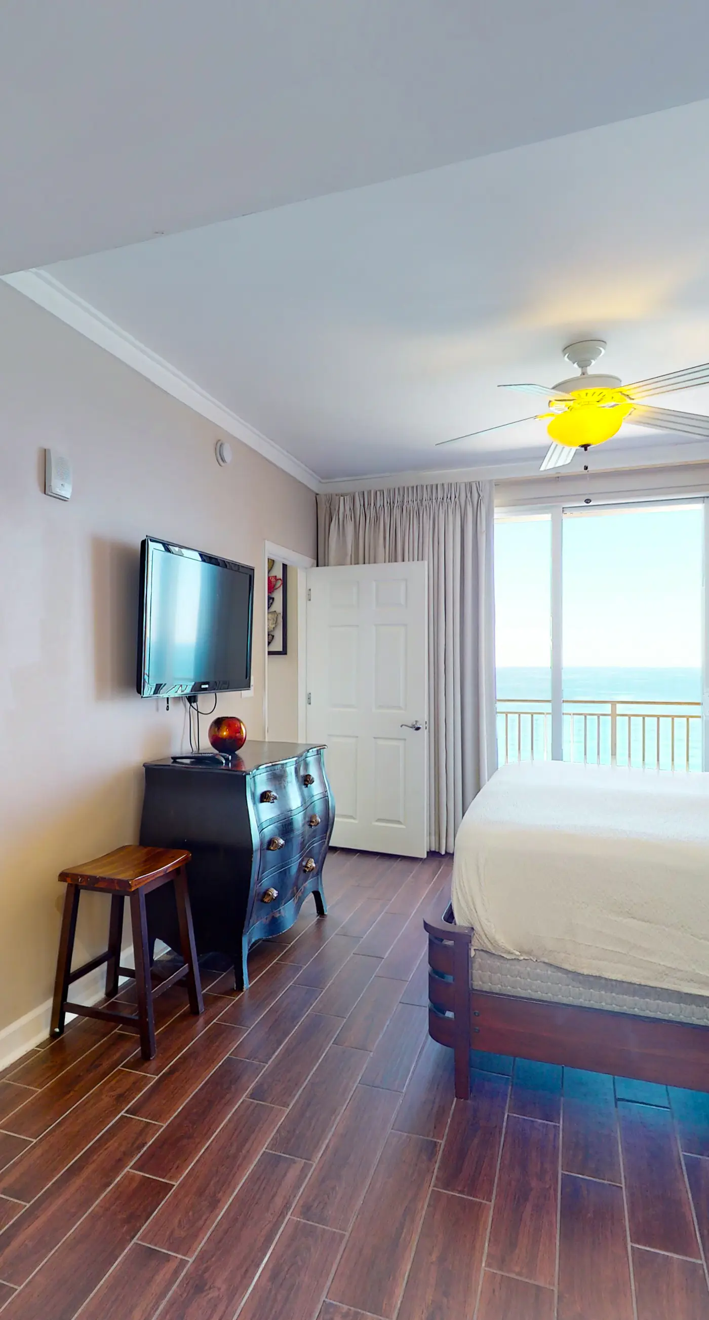 Gulf-front condo with pool, hot tub, balcony, & complimentary beach service