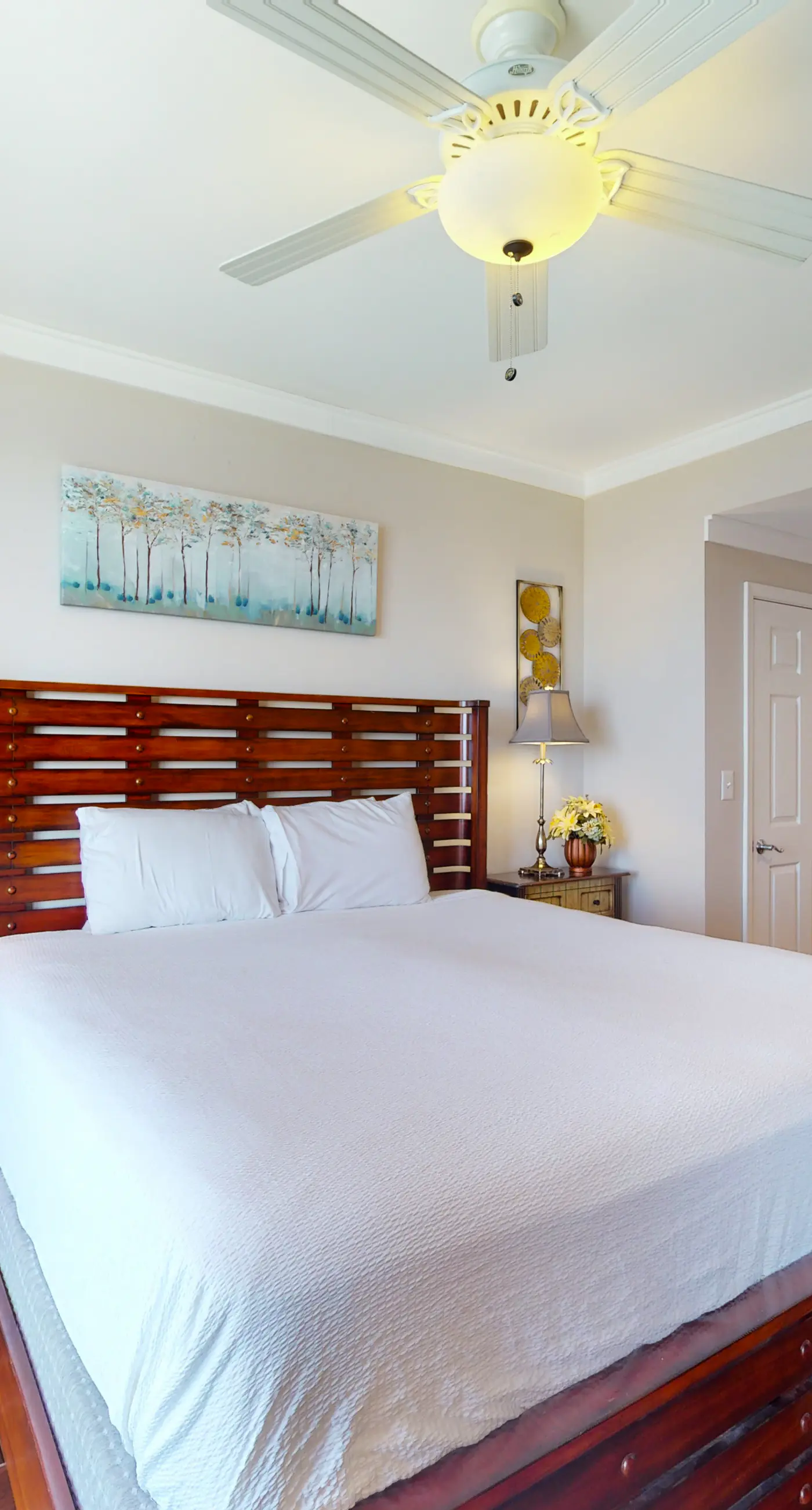 Gulf-front condo with pool, hot tub, balcony, & complimentary beach service