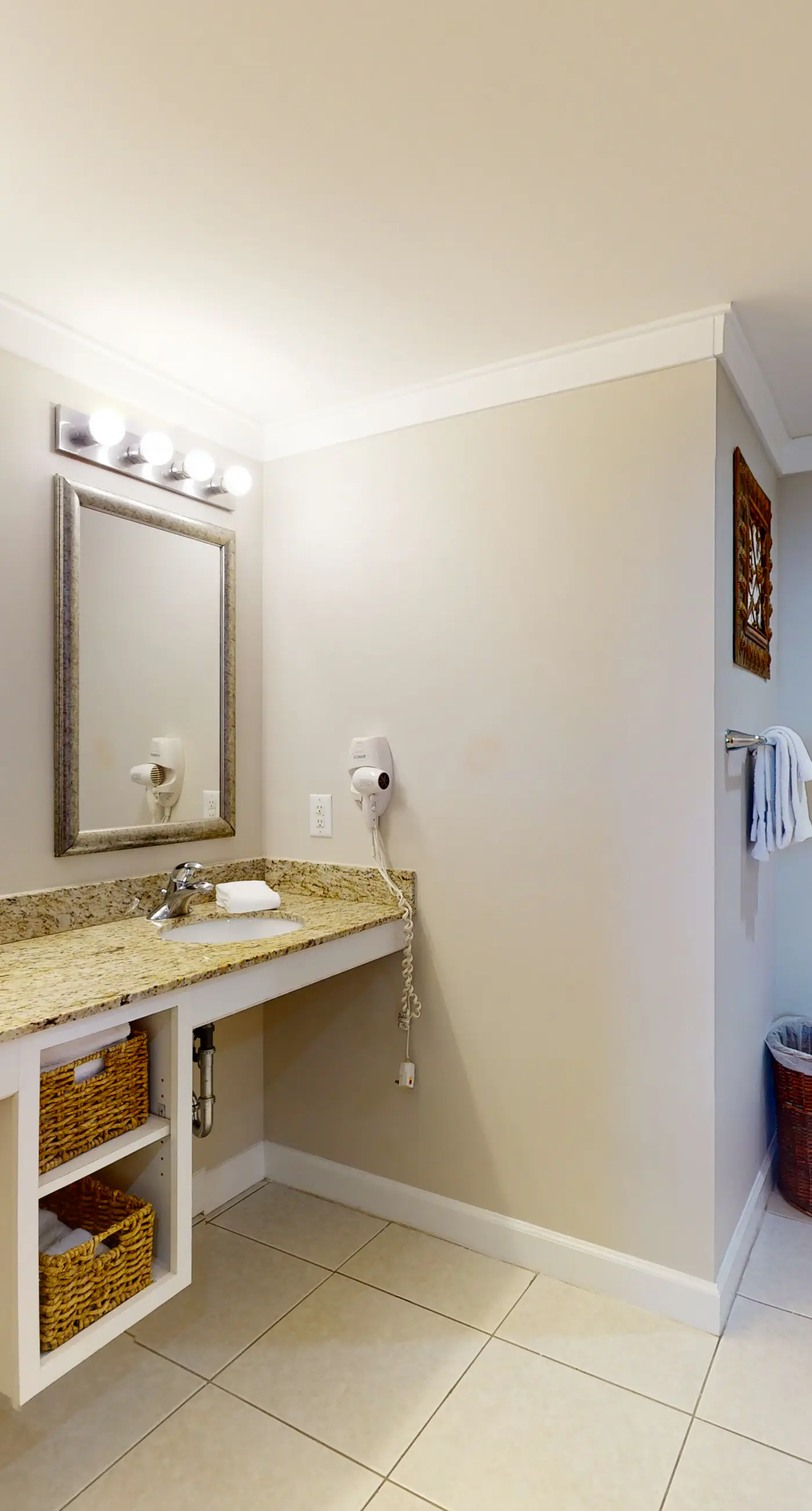 Gulf-front condo with pool, hot tub, balcony, & complimentary beach service