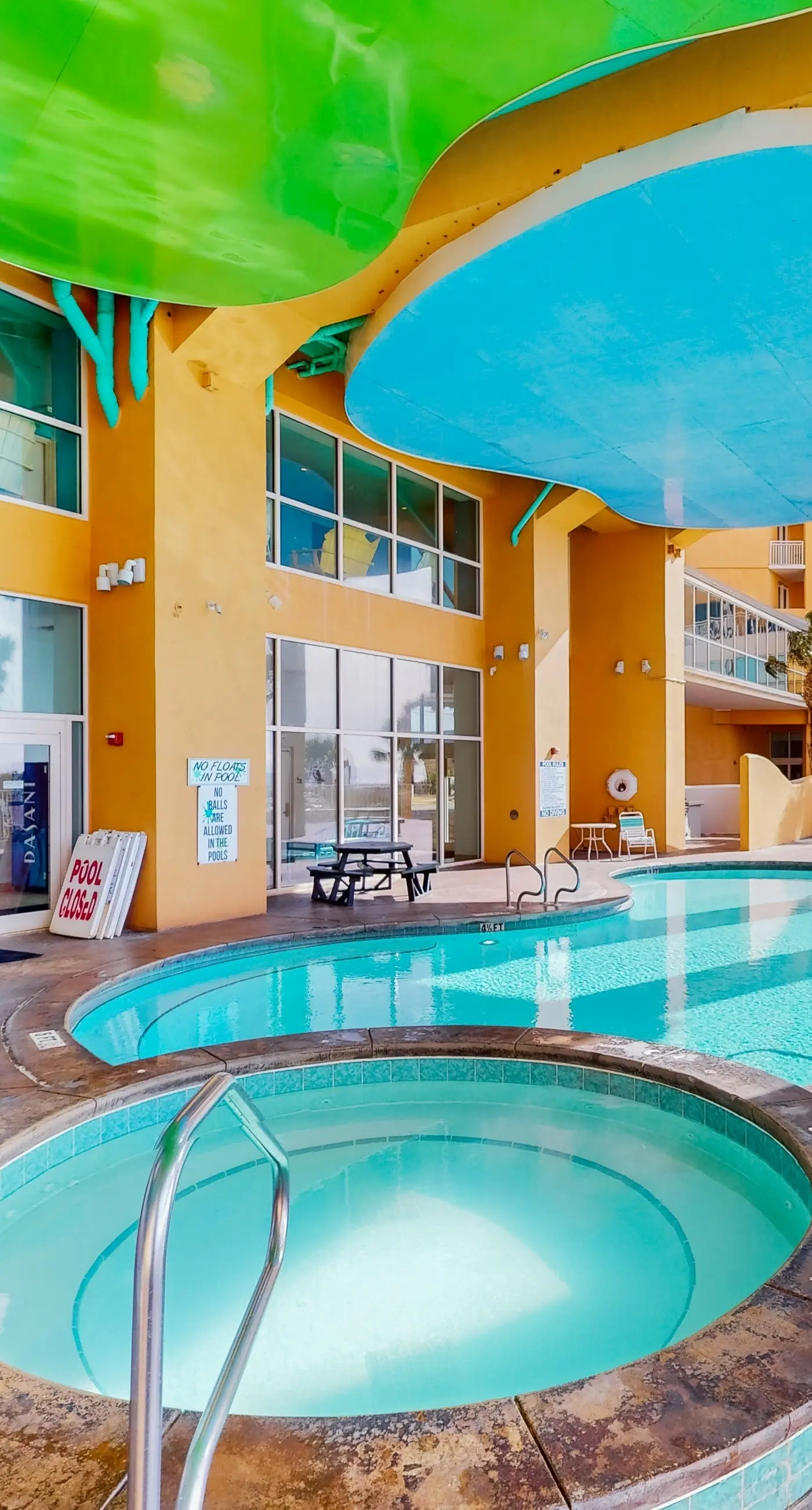 Privacy & serenity in beachfront condo with Gulf view & pools/hot tub