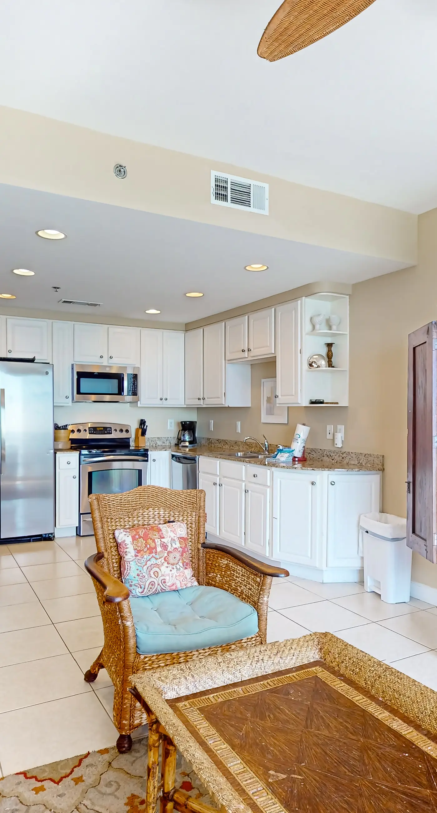 Privacy & serenity in beachfront condo with Gulf view & pools/hot tub