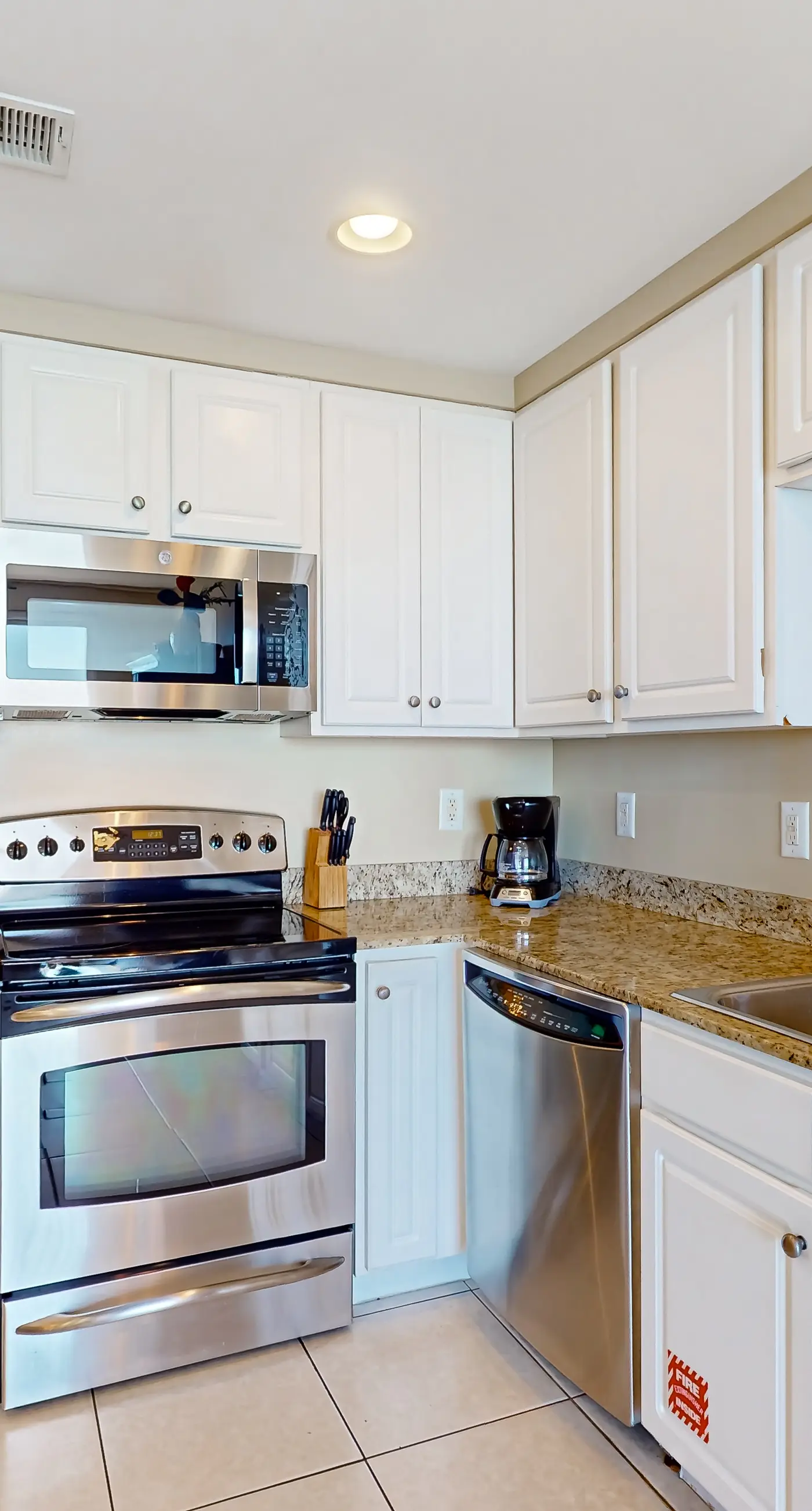 Privacy & serenity in beachfront condo with Gulf view & pools/hot tub