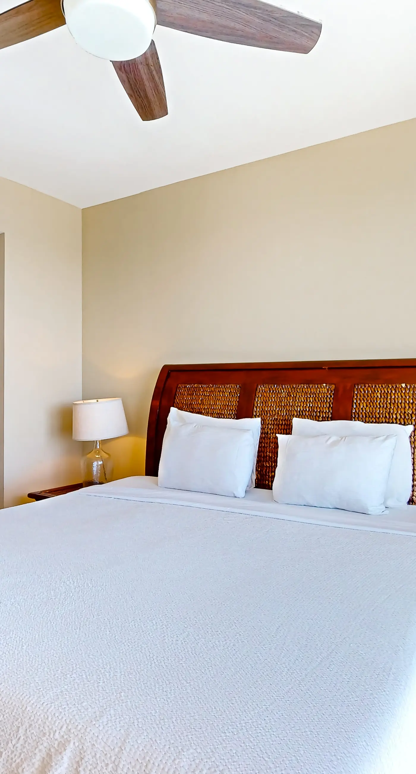 Privacy & serenity in beachfront condo with Gulf view & pools/hot tub