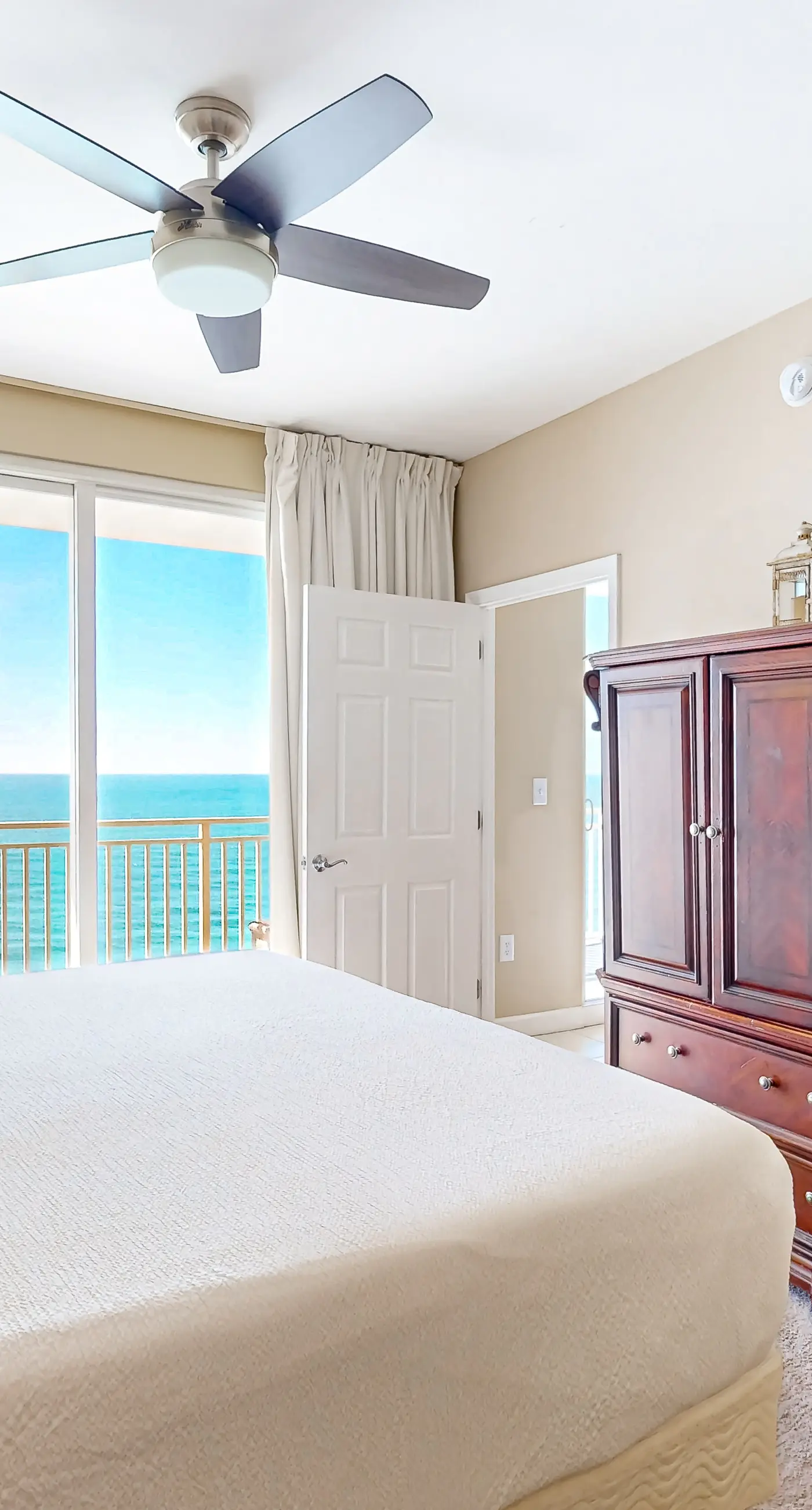 Privacy & serenity in beachfront condo with Gulf view & pools/hot tub