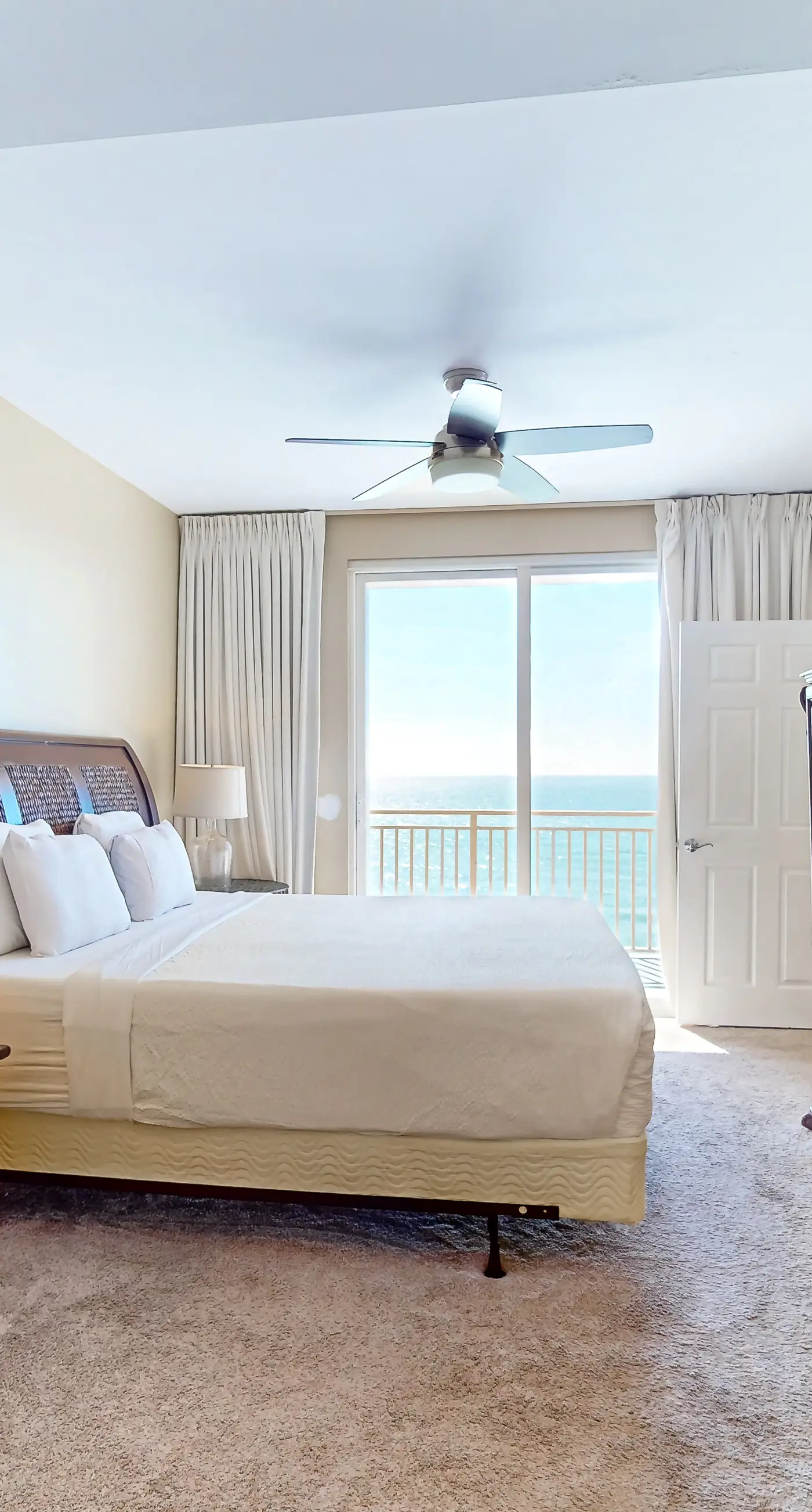 Privacy & serenity in beachfront condo with Gulf view & pools/hot tub