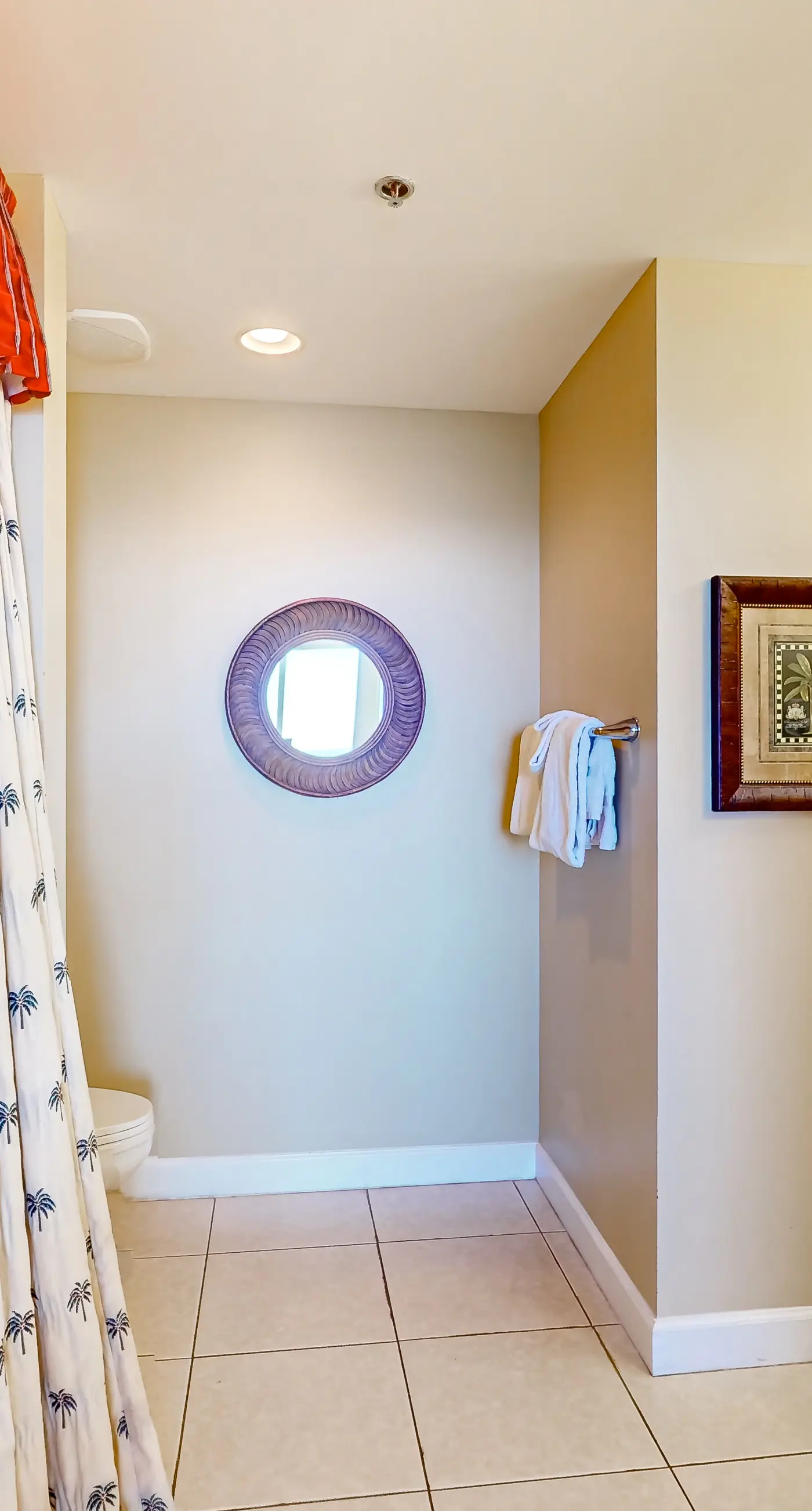 Privacy & serenity in beachfront condo with Gulf view & pools/hot tub