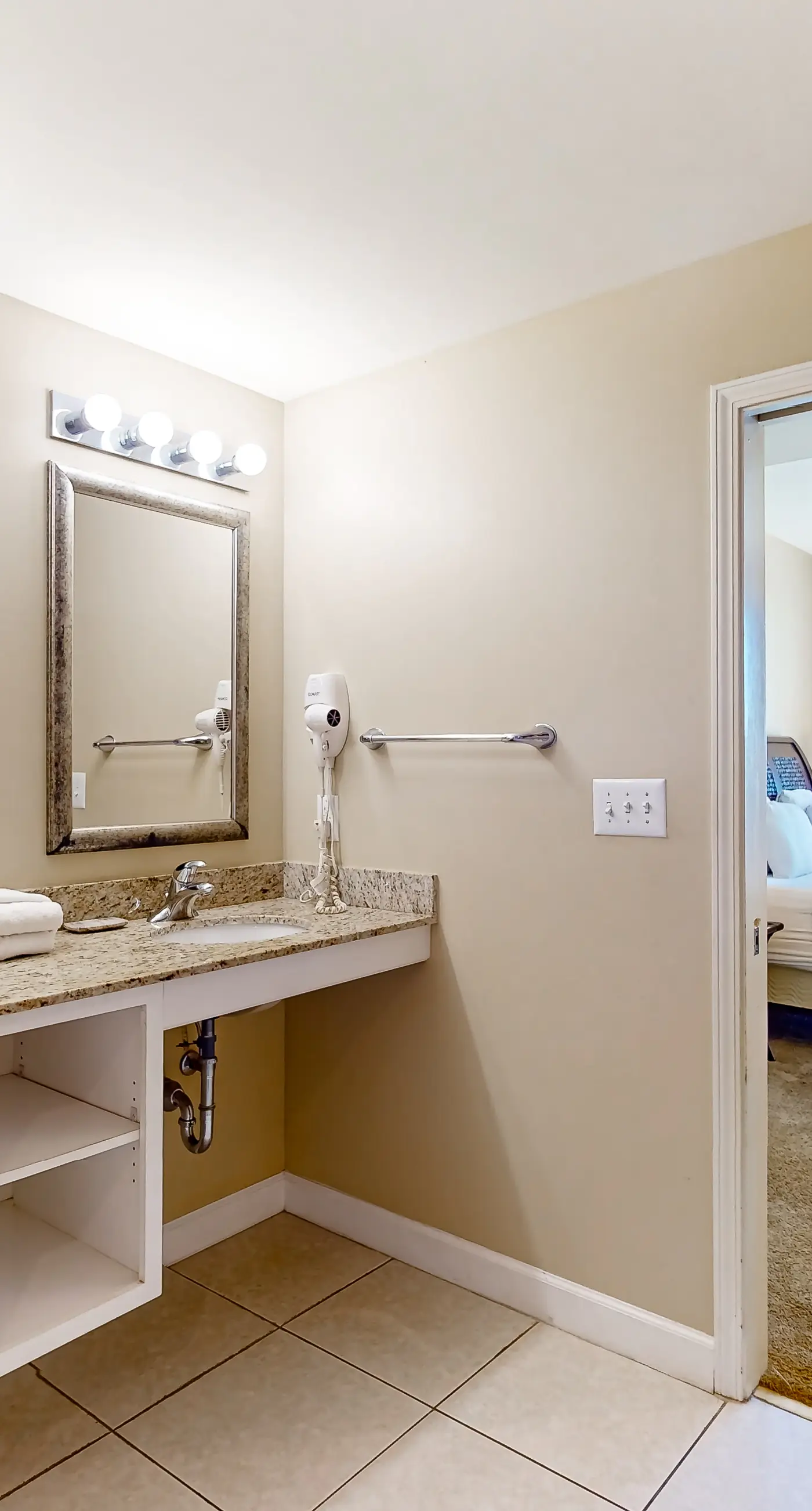 Privacy & serenity in beachfront condo with Gulf view & pools/hot tub