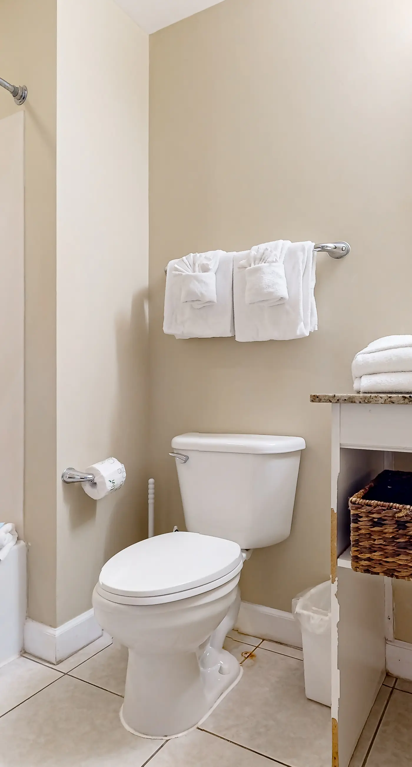 Privacy & serenity in beachfront condo with Gulf view & pools/hot tub