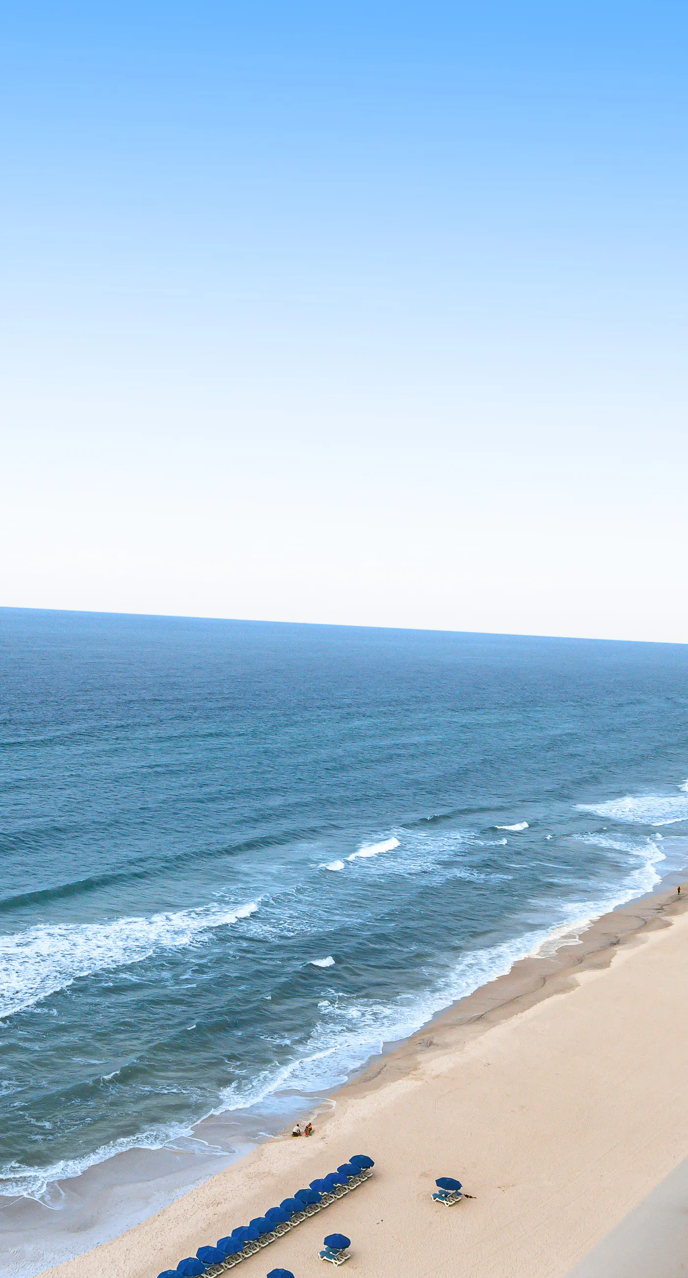 Stylish oceanfront West Tower corner condo - 3 balconies, WiFi, & pool/hot tub