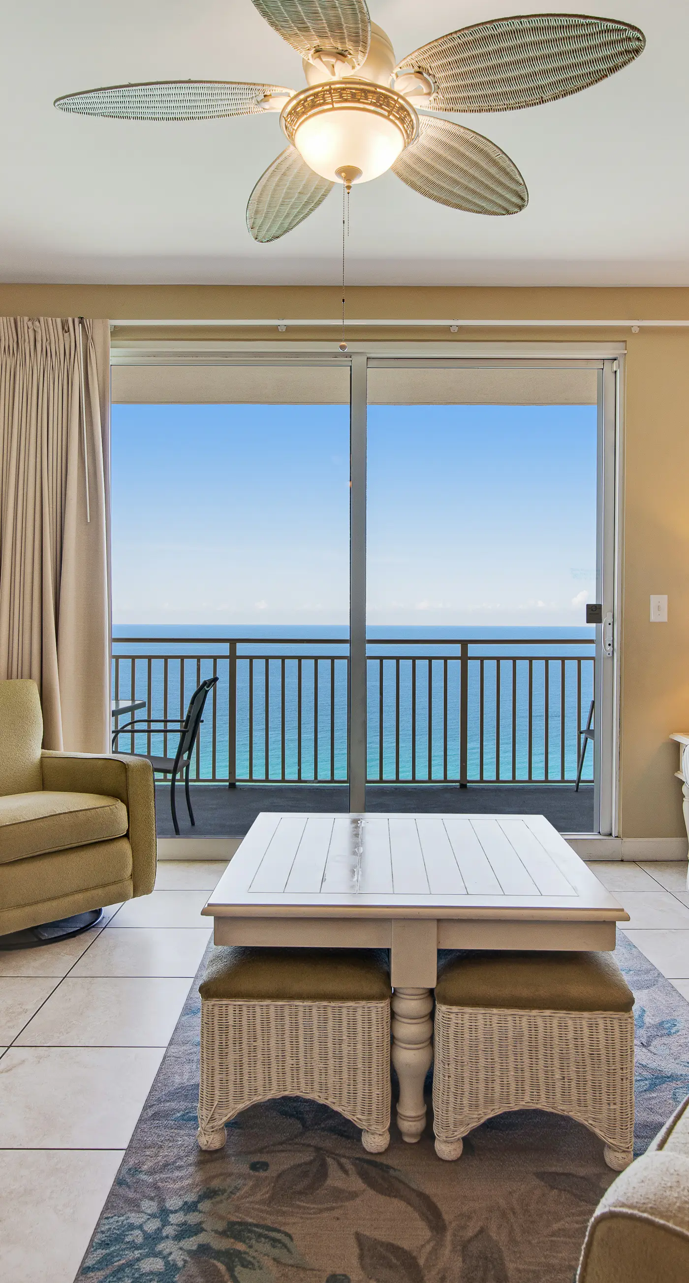 Kid-friendly beachfront condo with seasonal beach service, pools & hot tub