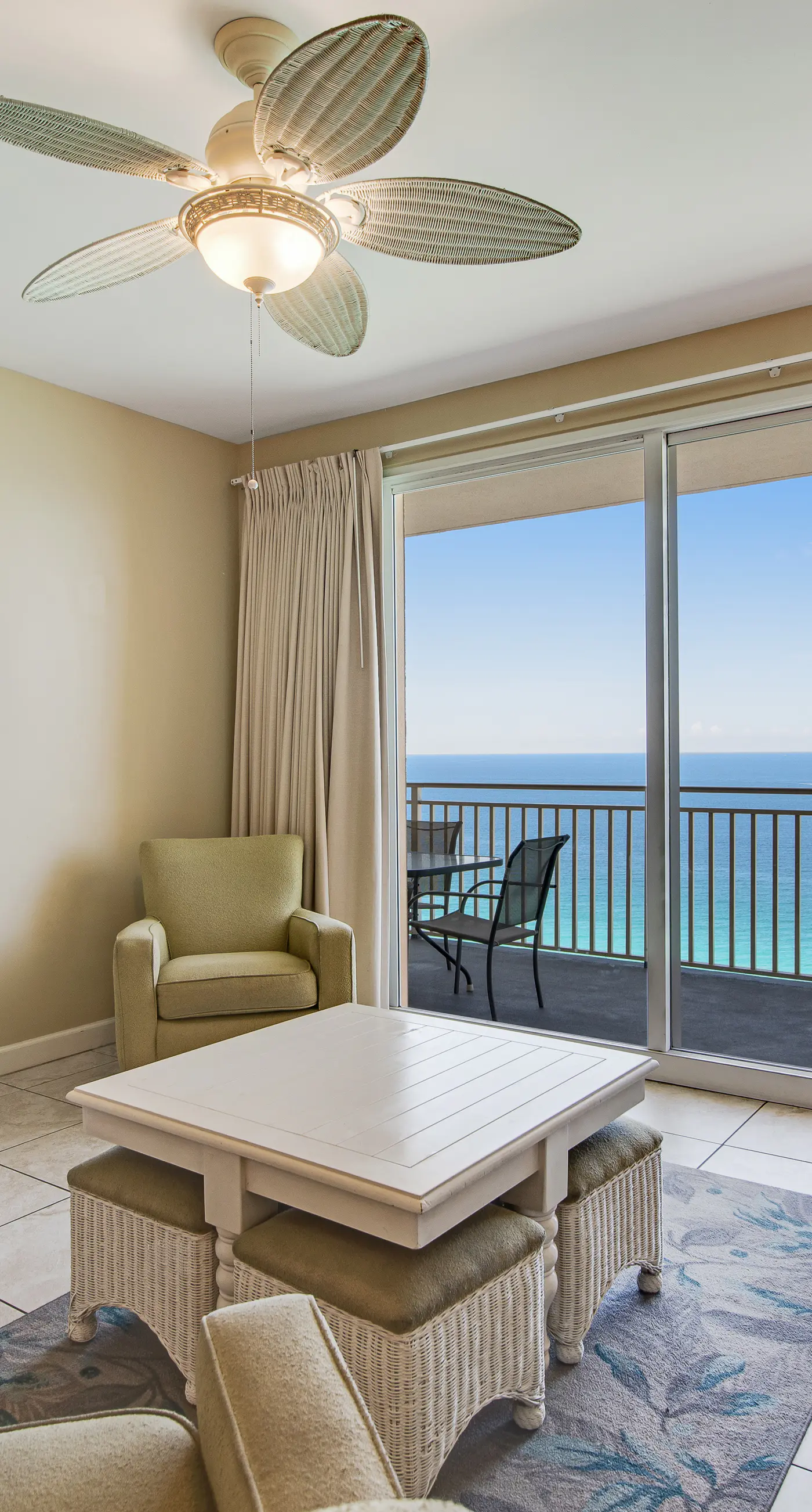 Kid-friendly beachfront condo with seasonal beach service, pools & hot tub