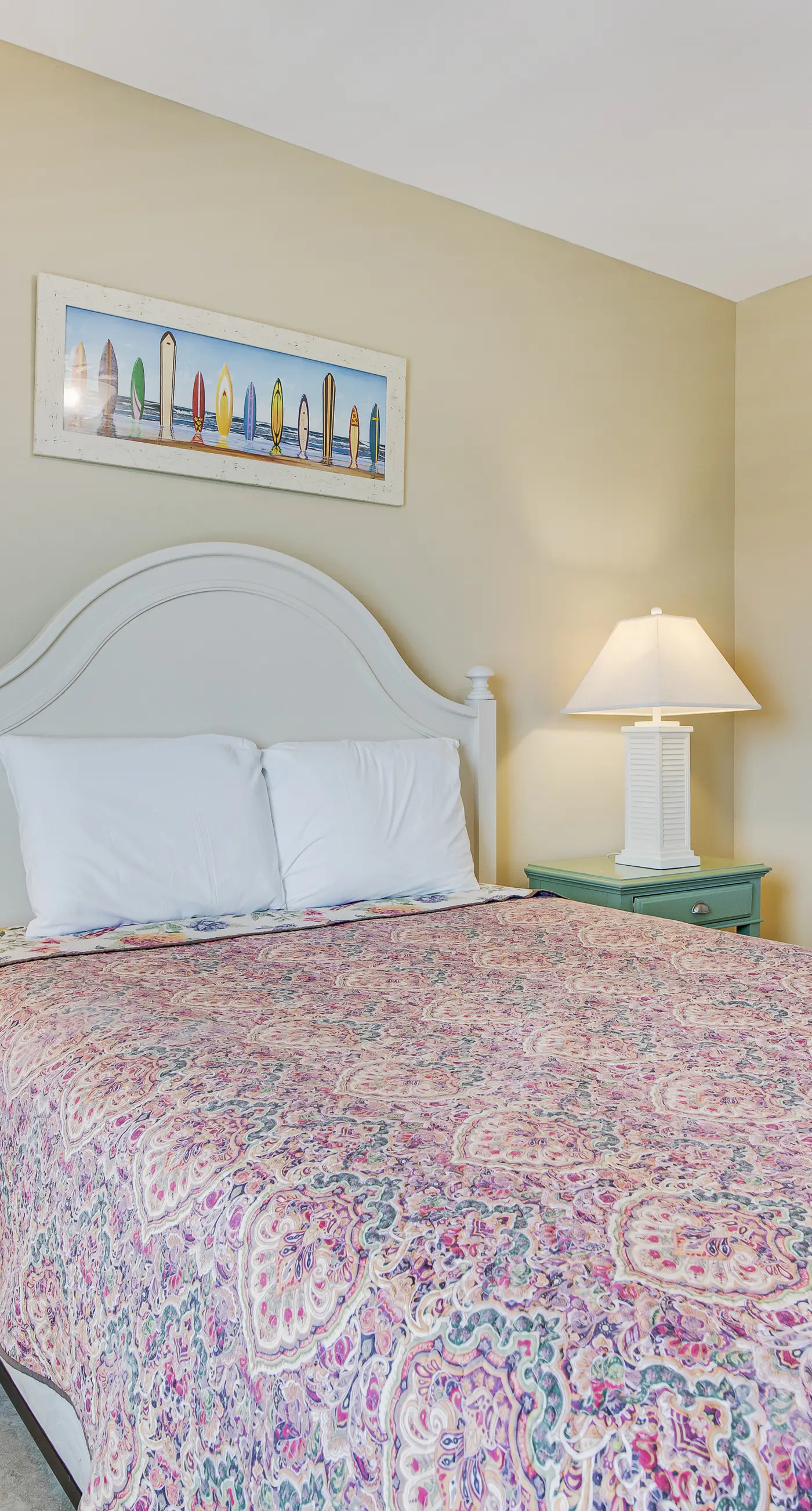 Kid-friendly beachfront condo with seasonal beach service, pools & hot tub