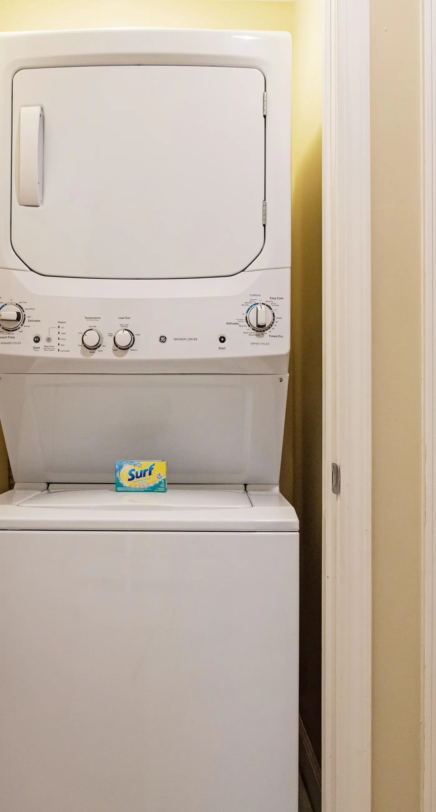 Kid-friendly beachfront condo with seasonal beach service, pools & hot tub