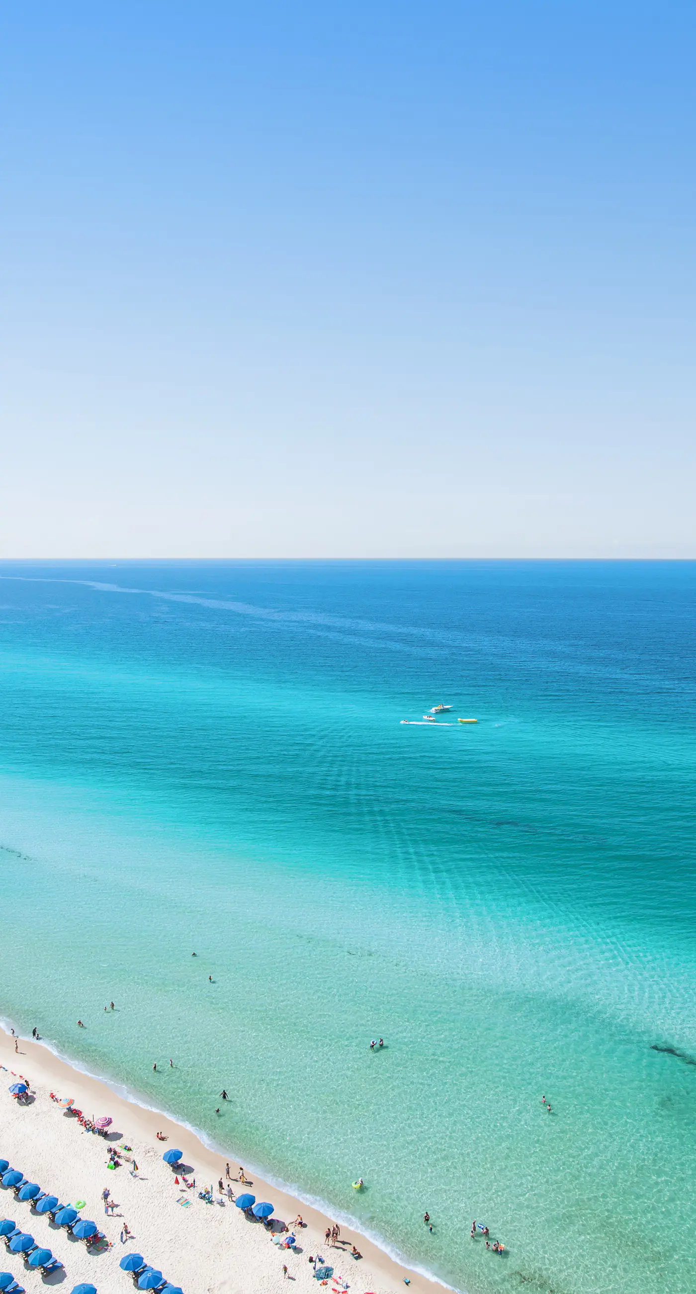 Kid-friendly beachfront condo with seasonal beach service, pools & hot tub