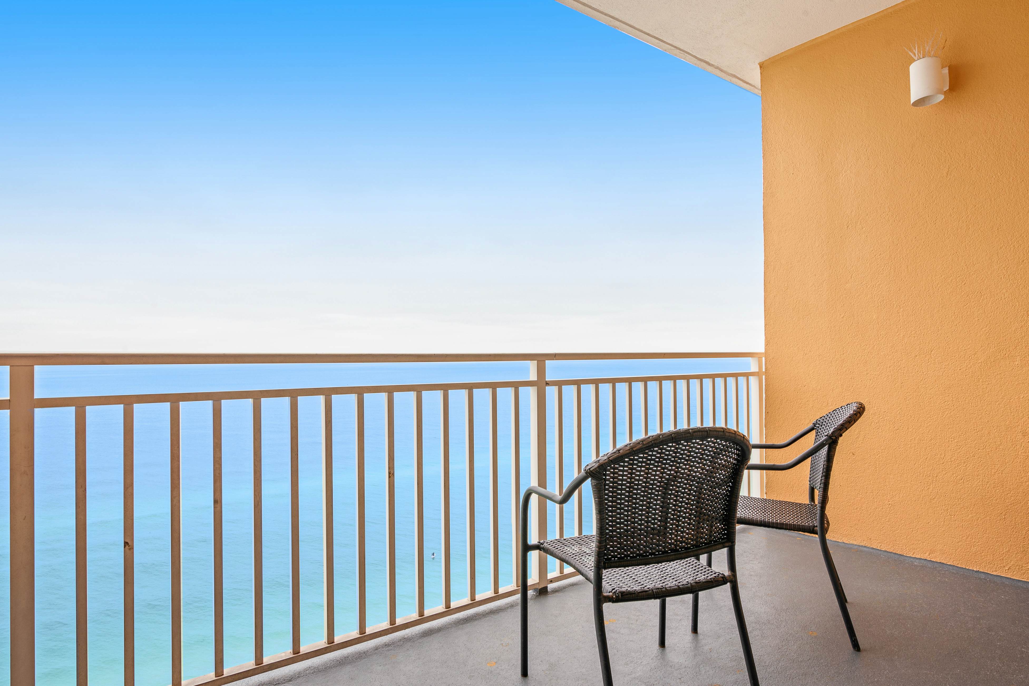 Wonderful beachfront condo with pools & hot tub access