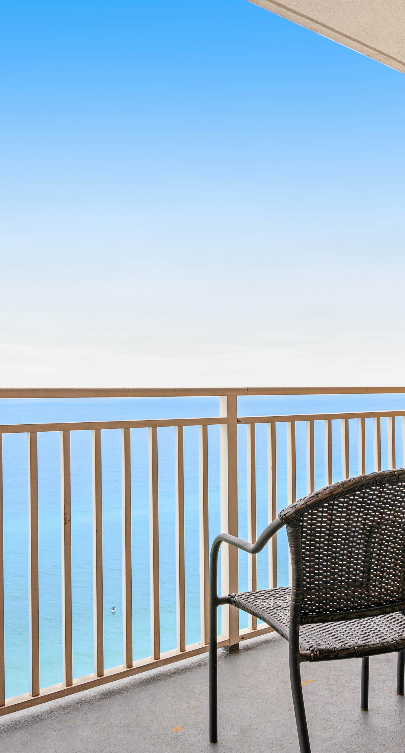 Wonderful beachfront condo with pools & hot tub access