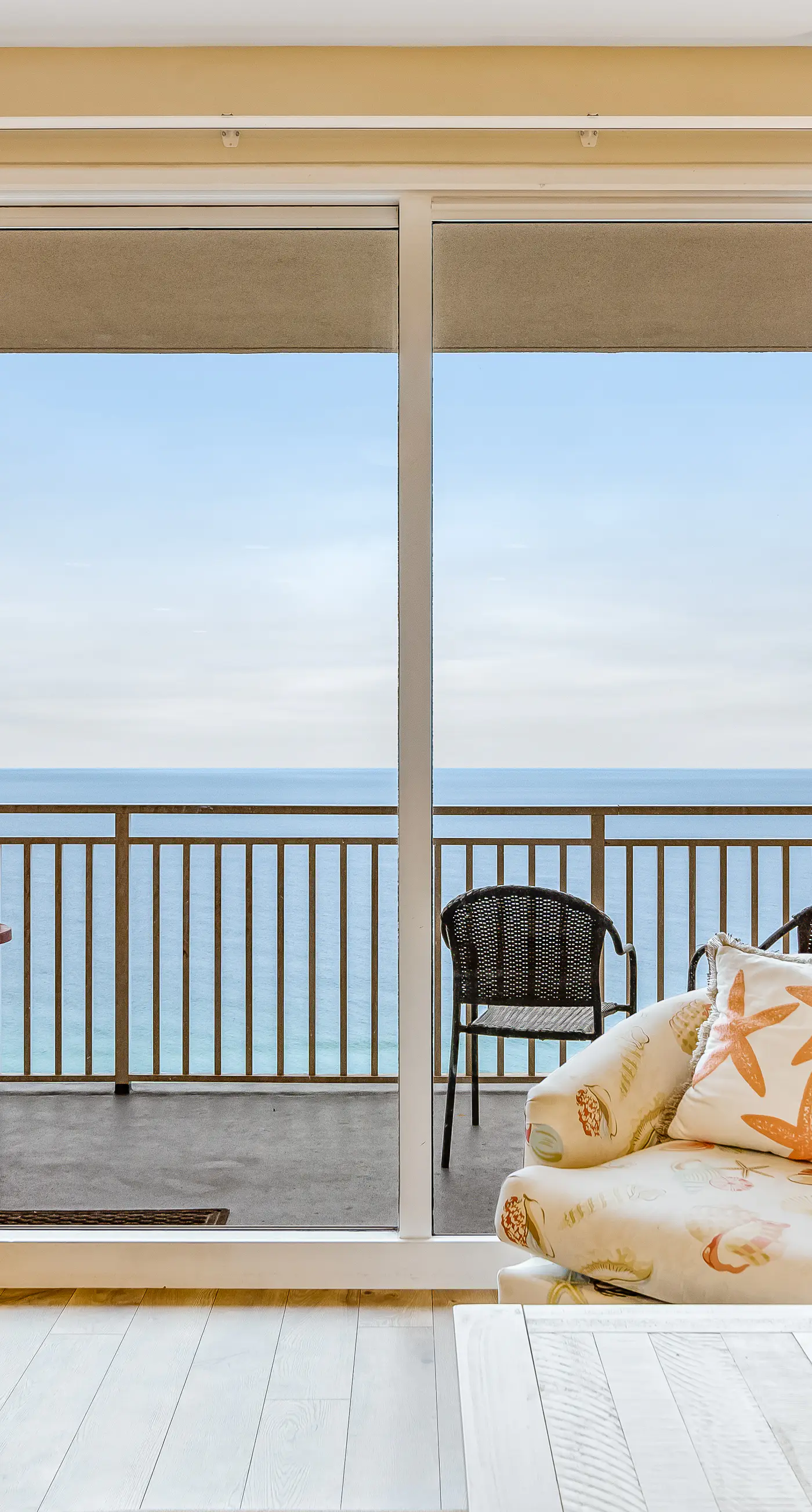 Wonderful beachfront condo with pools & hot tub access