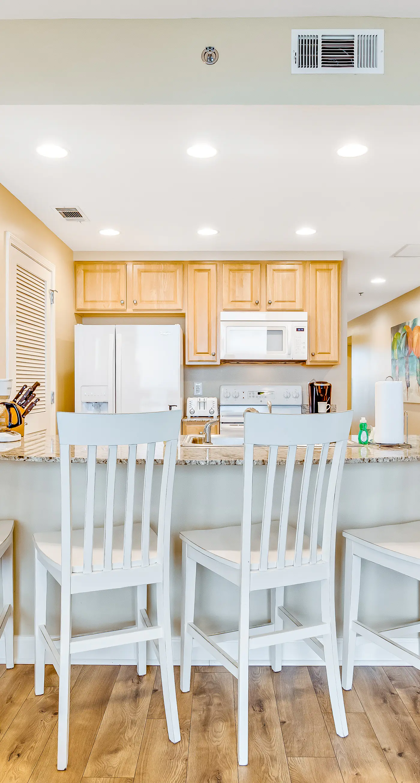 Wonderful beachfront condo with pools & hot tub access