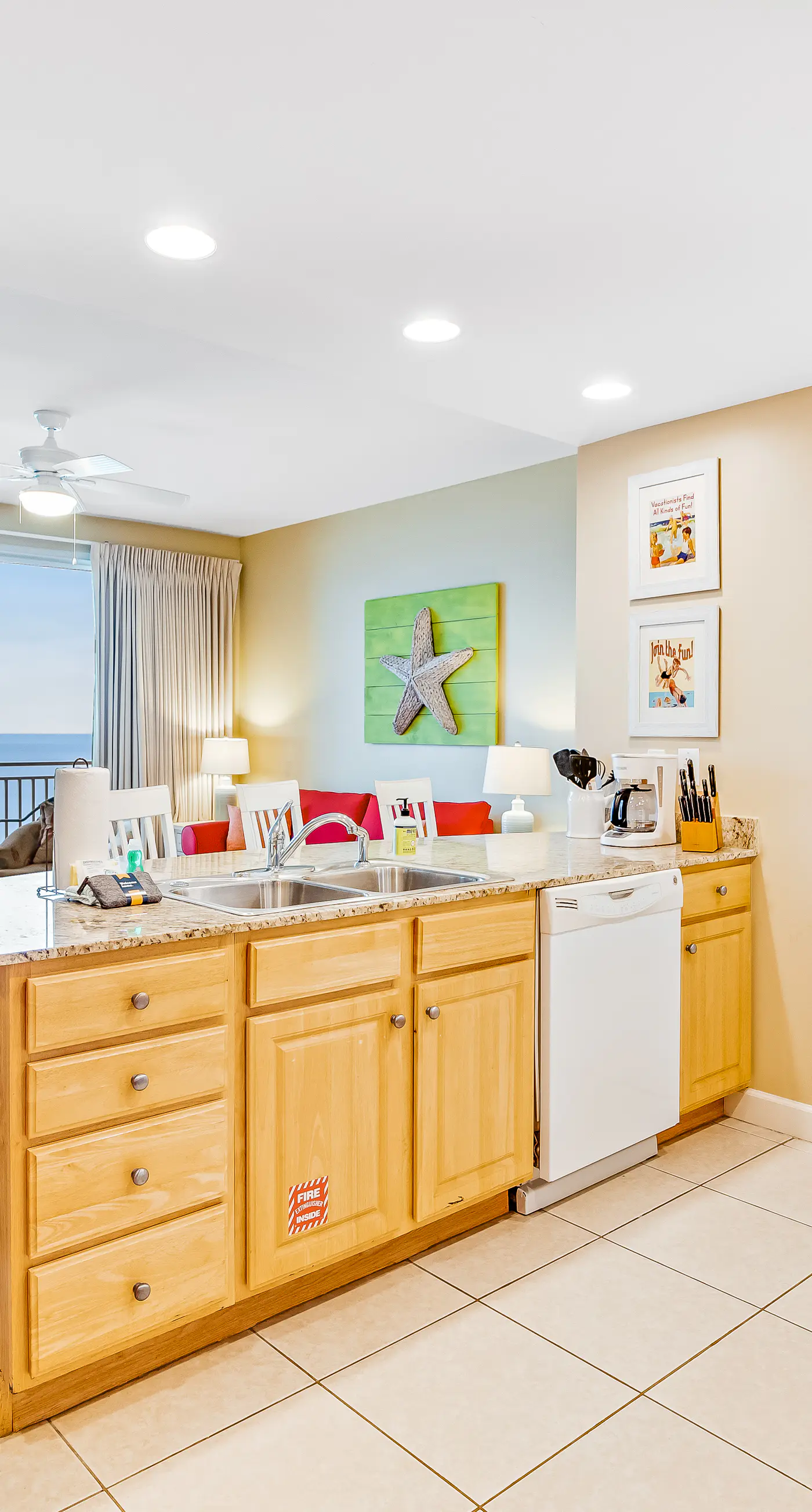 Wonderful beachfront condo with pools & hot tub access