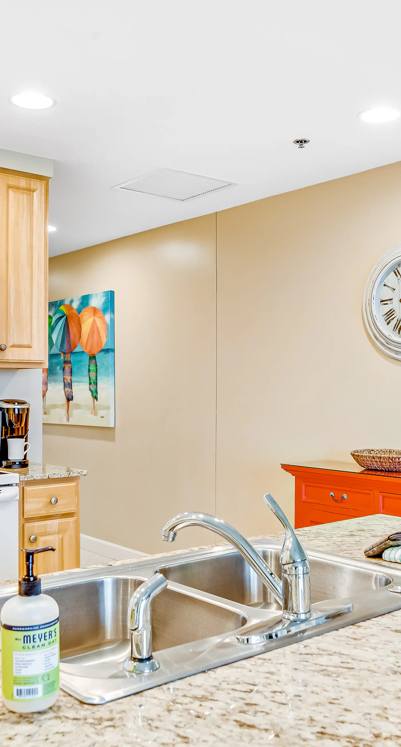 Wonderful beachfront condo with pools & hot tub access