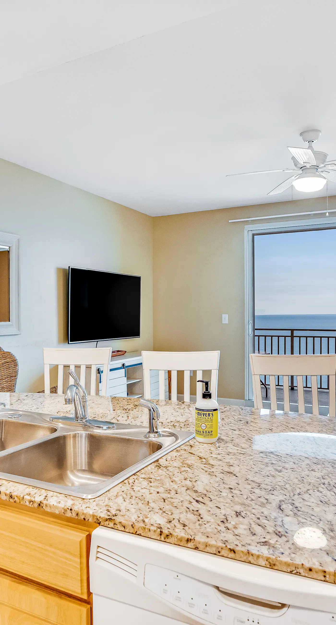 Wonderful beachfront condo with pools & hot tub access