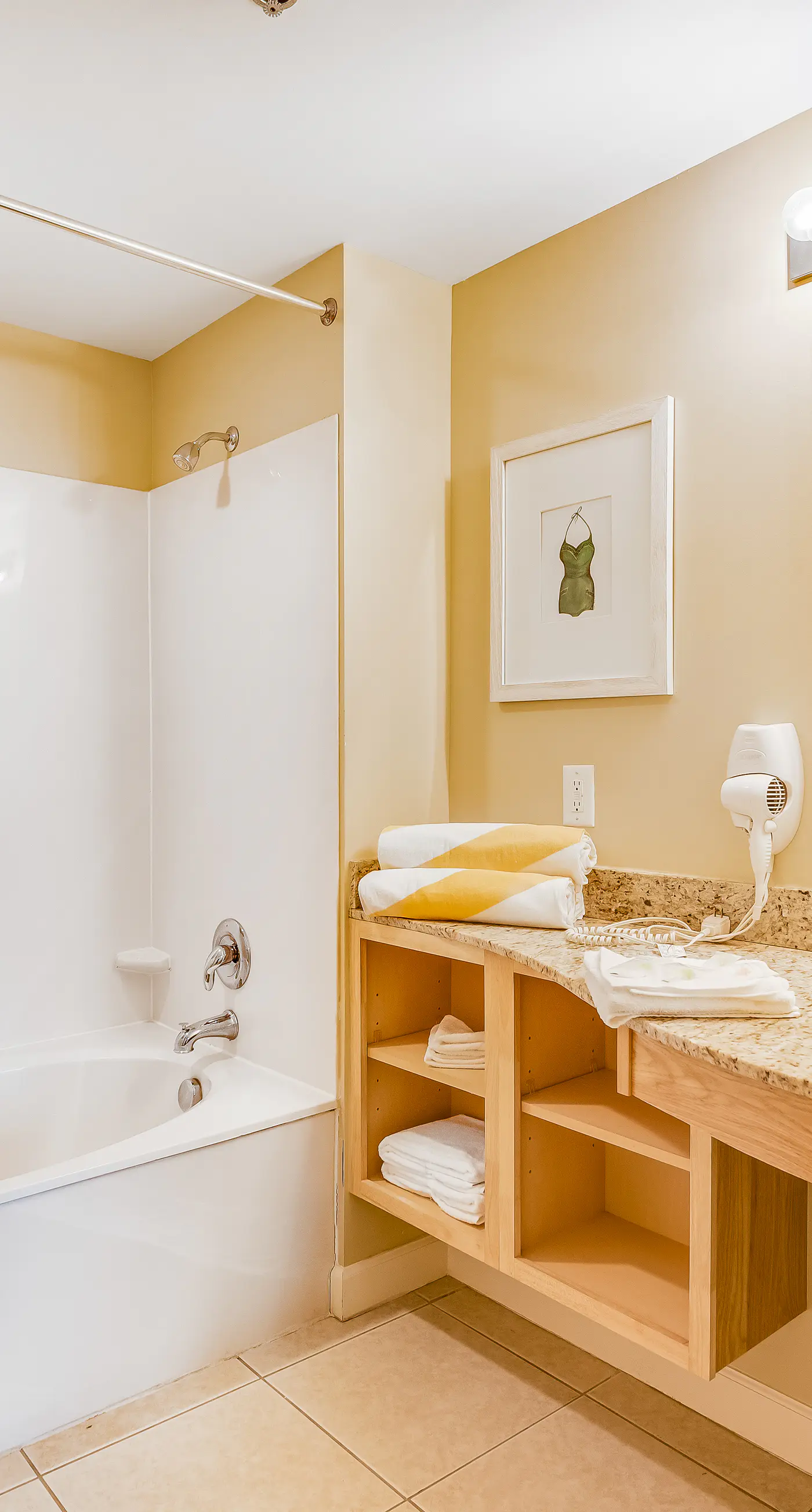 Wonderful beachfront condo with pools & hot tub access