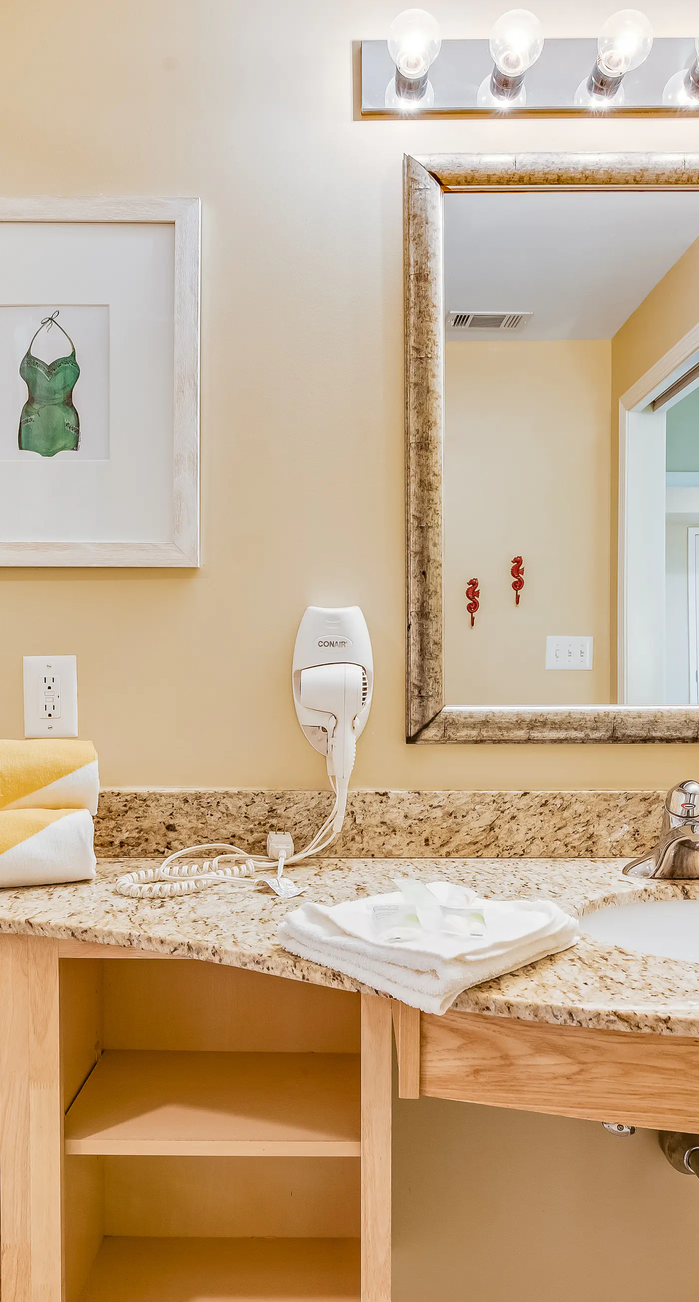 Wonderful beachfront condo with pools & hot tub access
