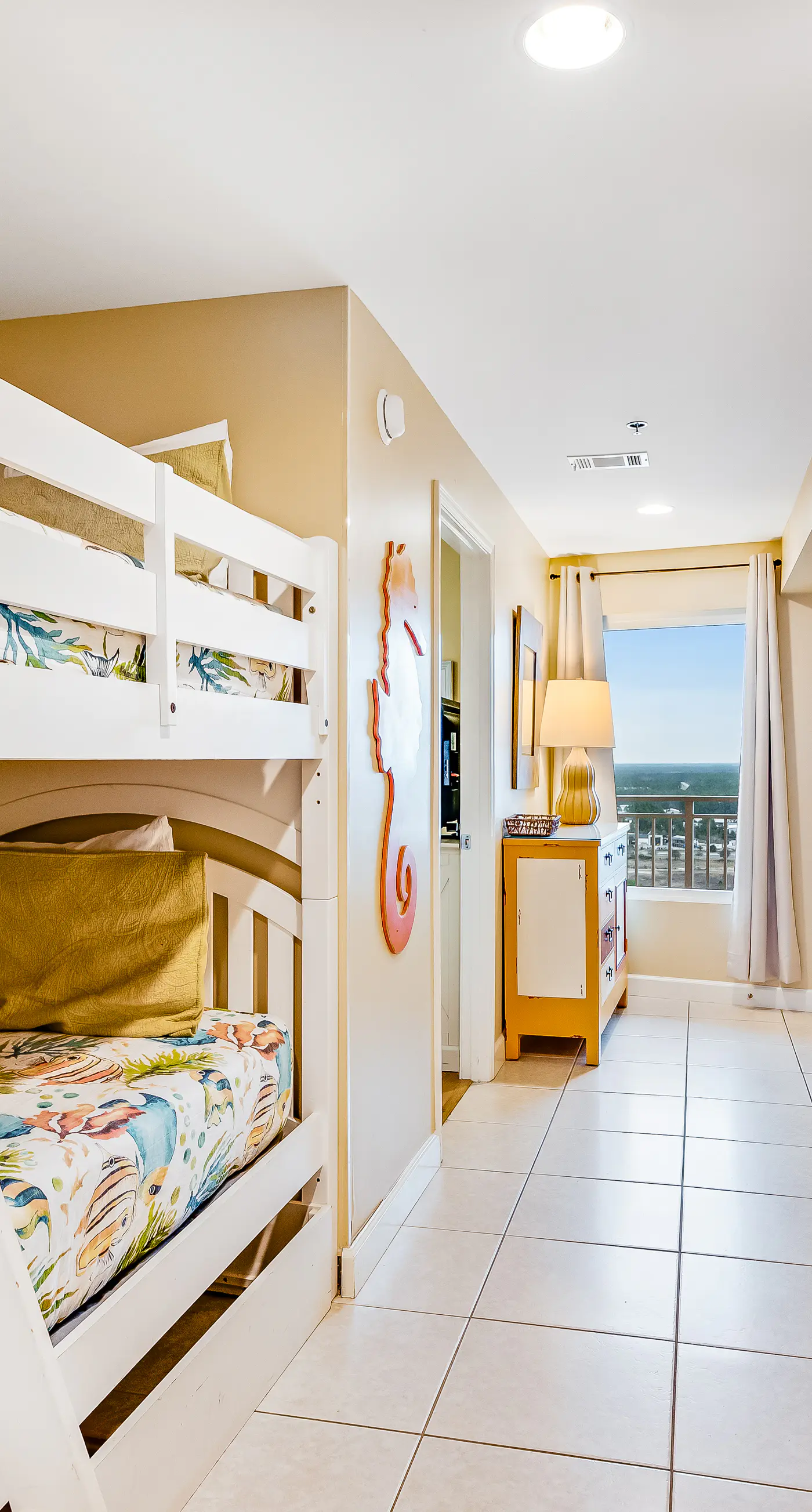 Wonderful beachfront condo with pools & hot tub access