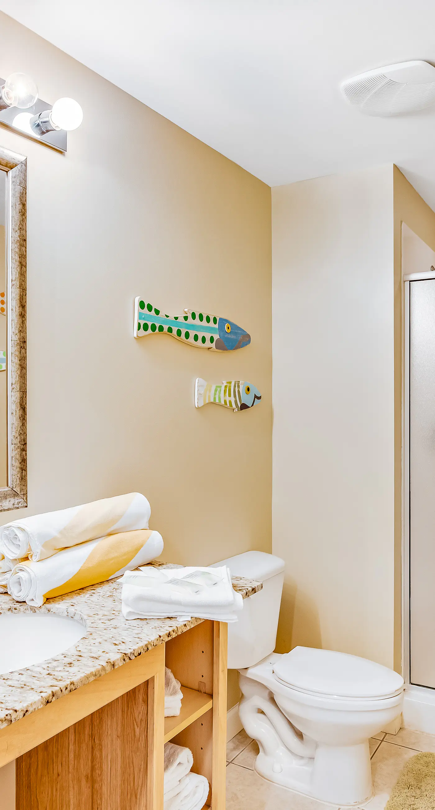 Wonderful beachfront condo with pools & hot tub access