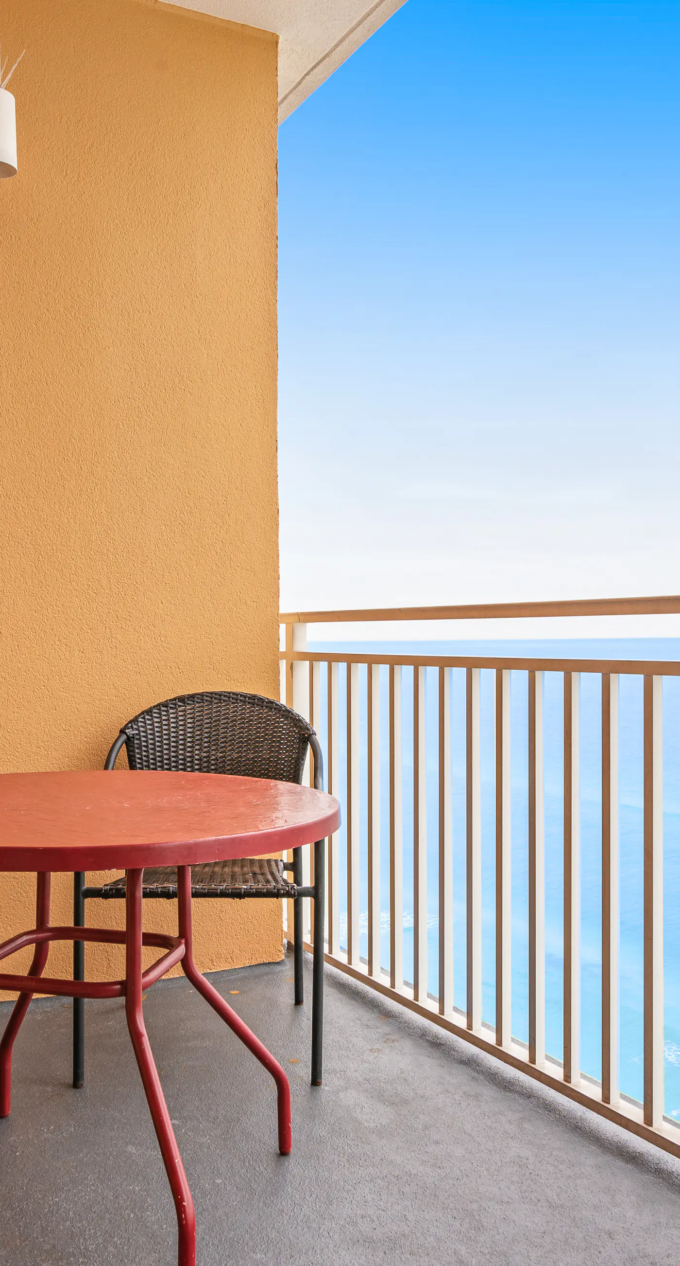 Wonderful beachfront condo with pools & hot tub access