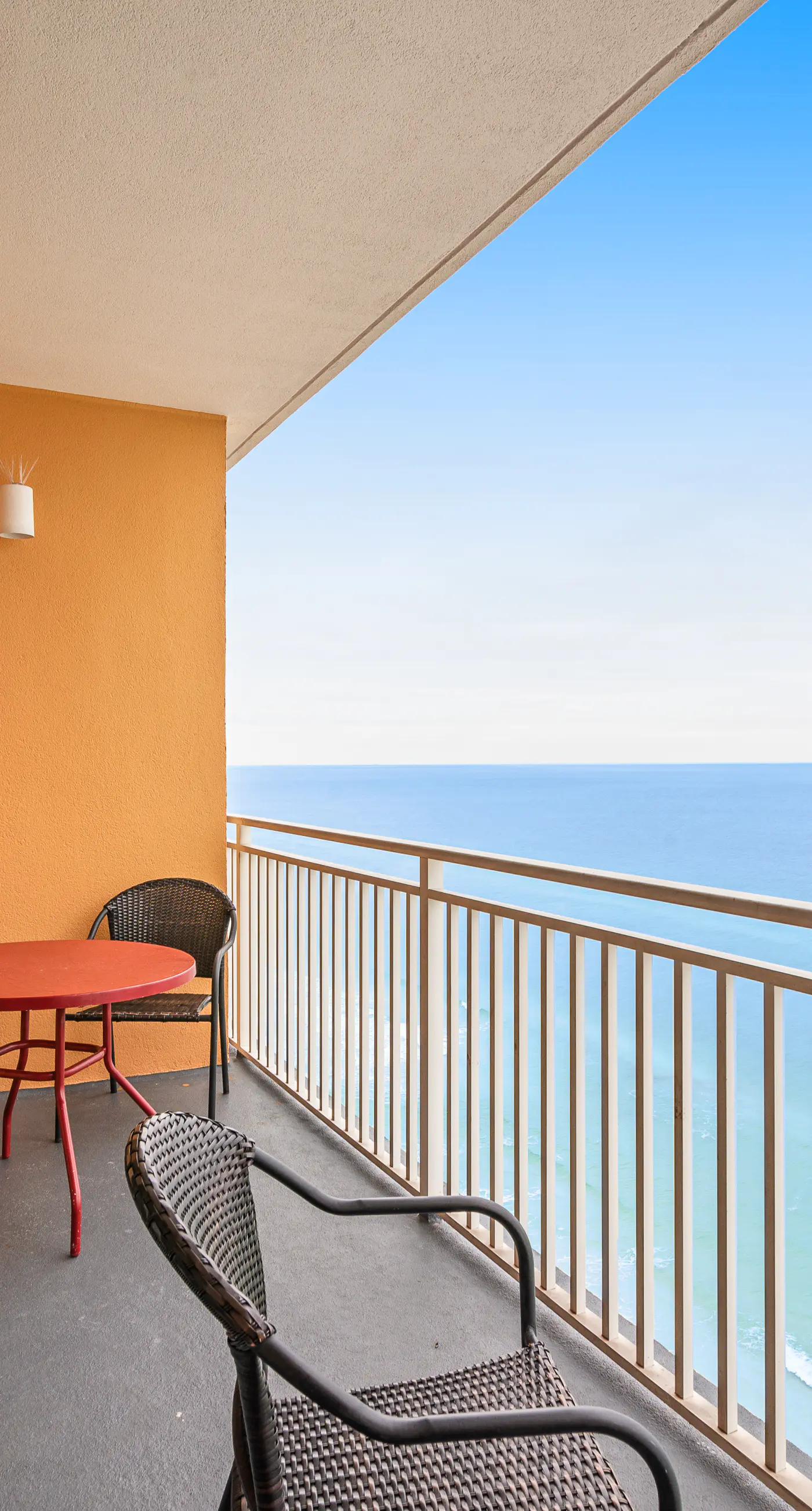 Wonderful beachfront condo with pools & hot tub access