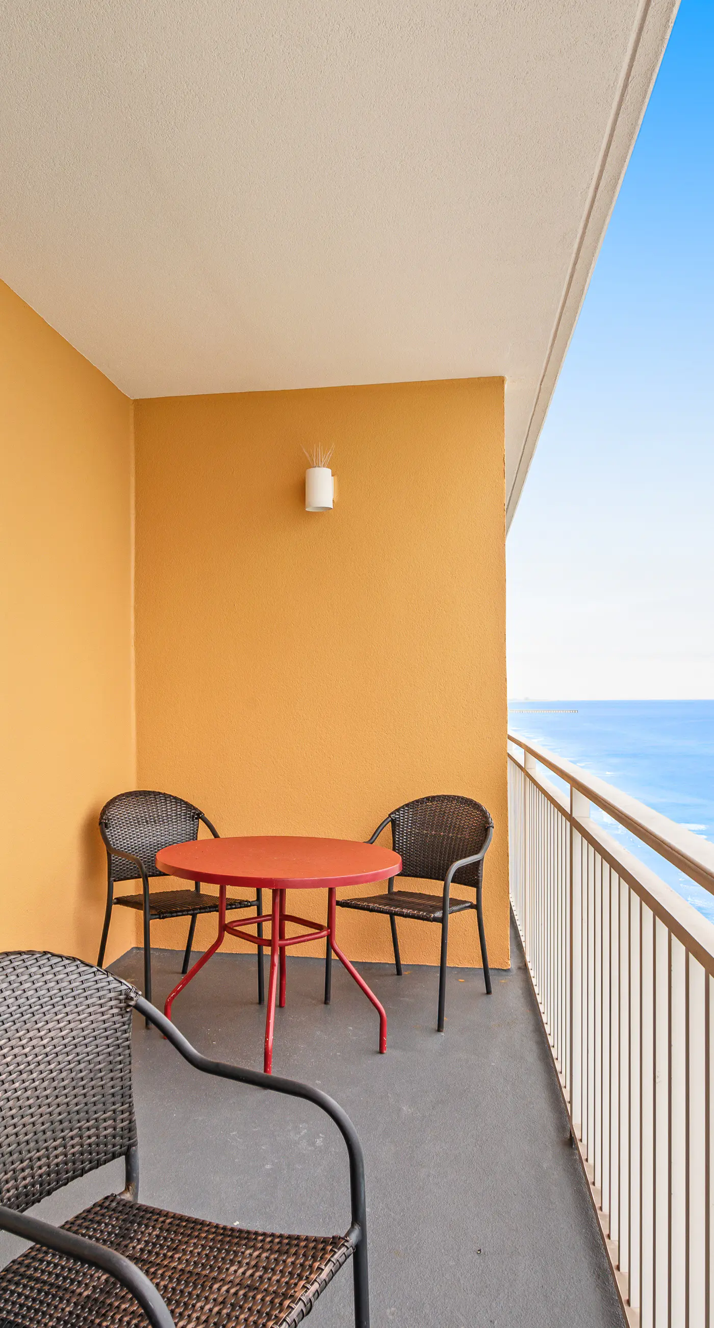 Wonderful beachfront condo with pools & hot tub access