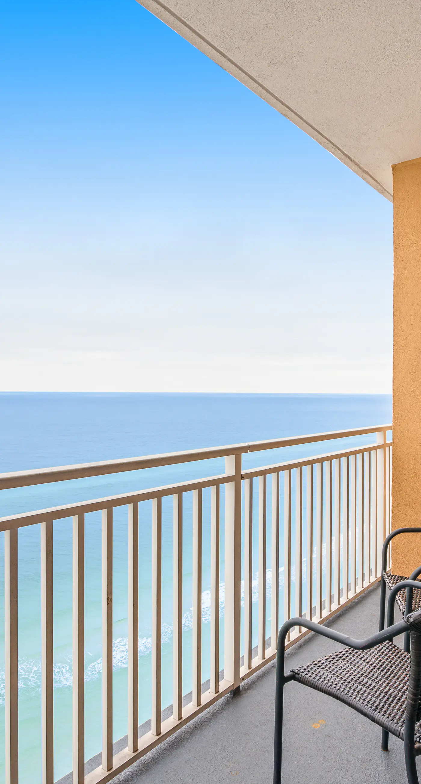 Wonderful beachfront condo with pools & hot tub access
