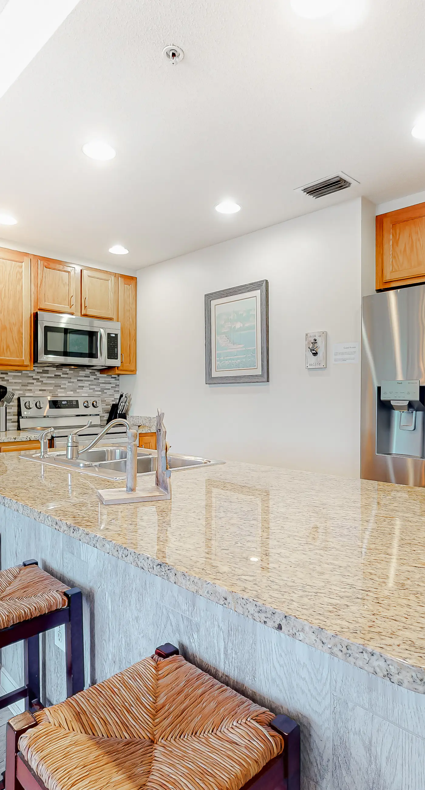 Beachfront condo with pool, fitness center & grills