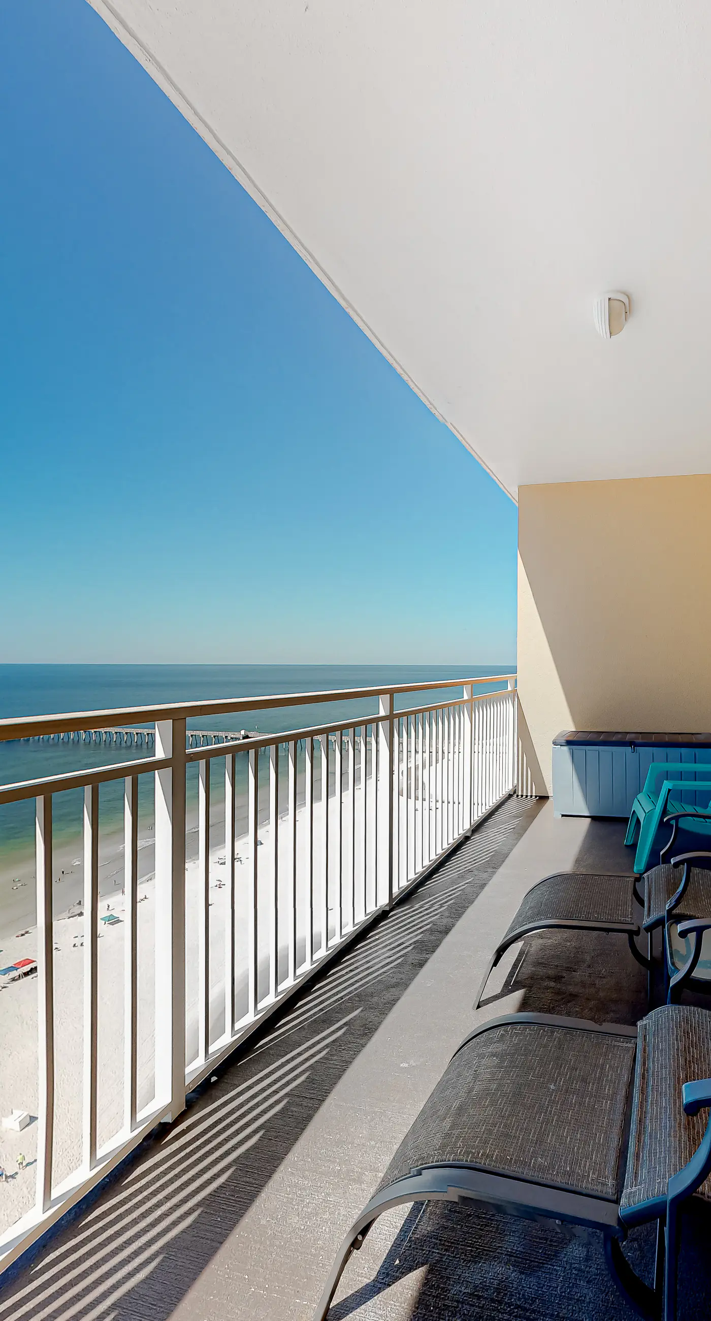 Beachfront condo with pool, fitness center & grills