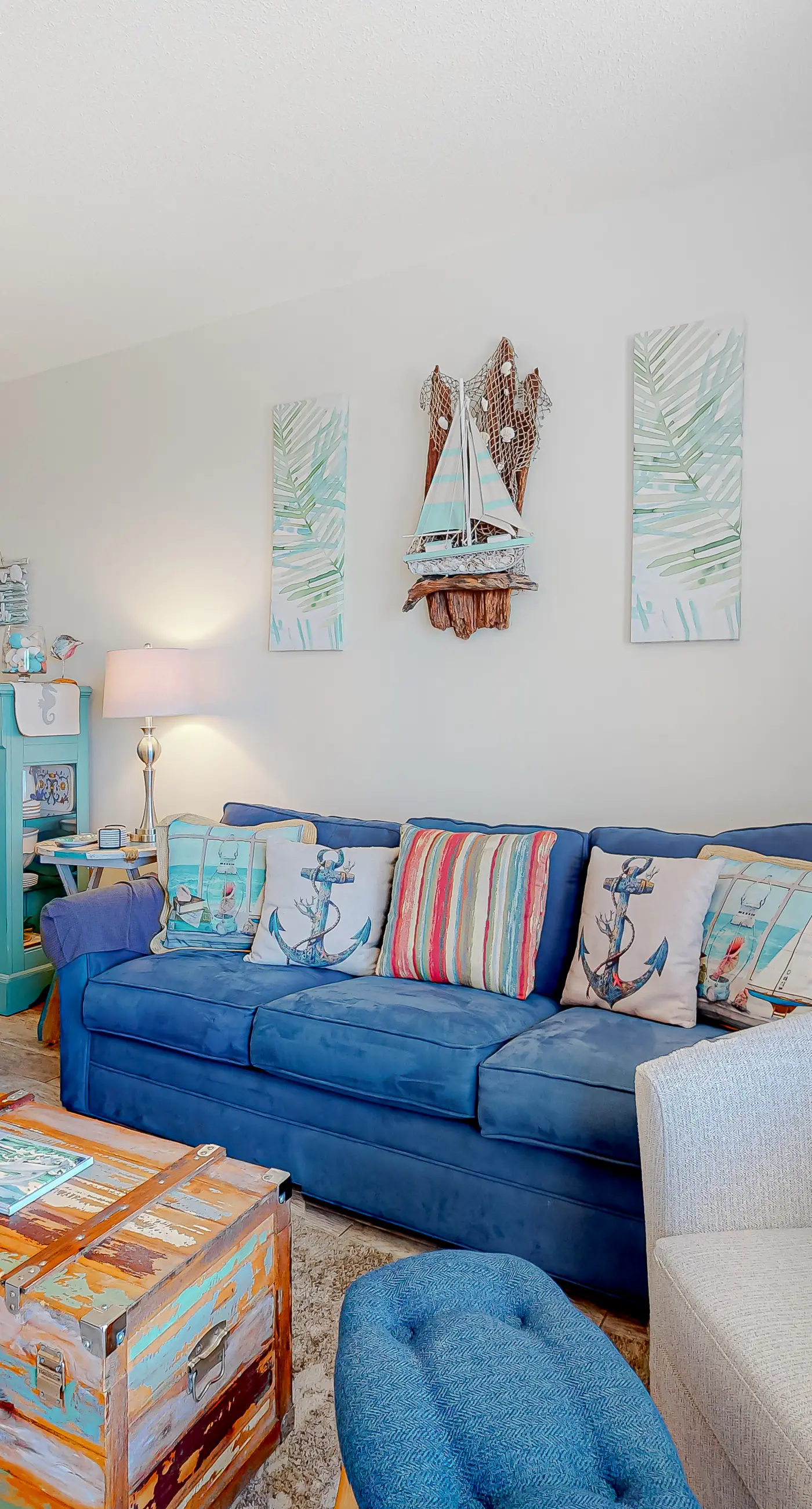 Beachfront condo with pool, fitness center & grills