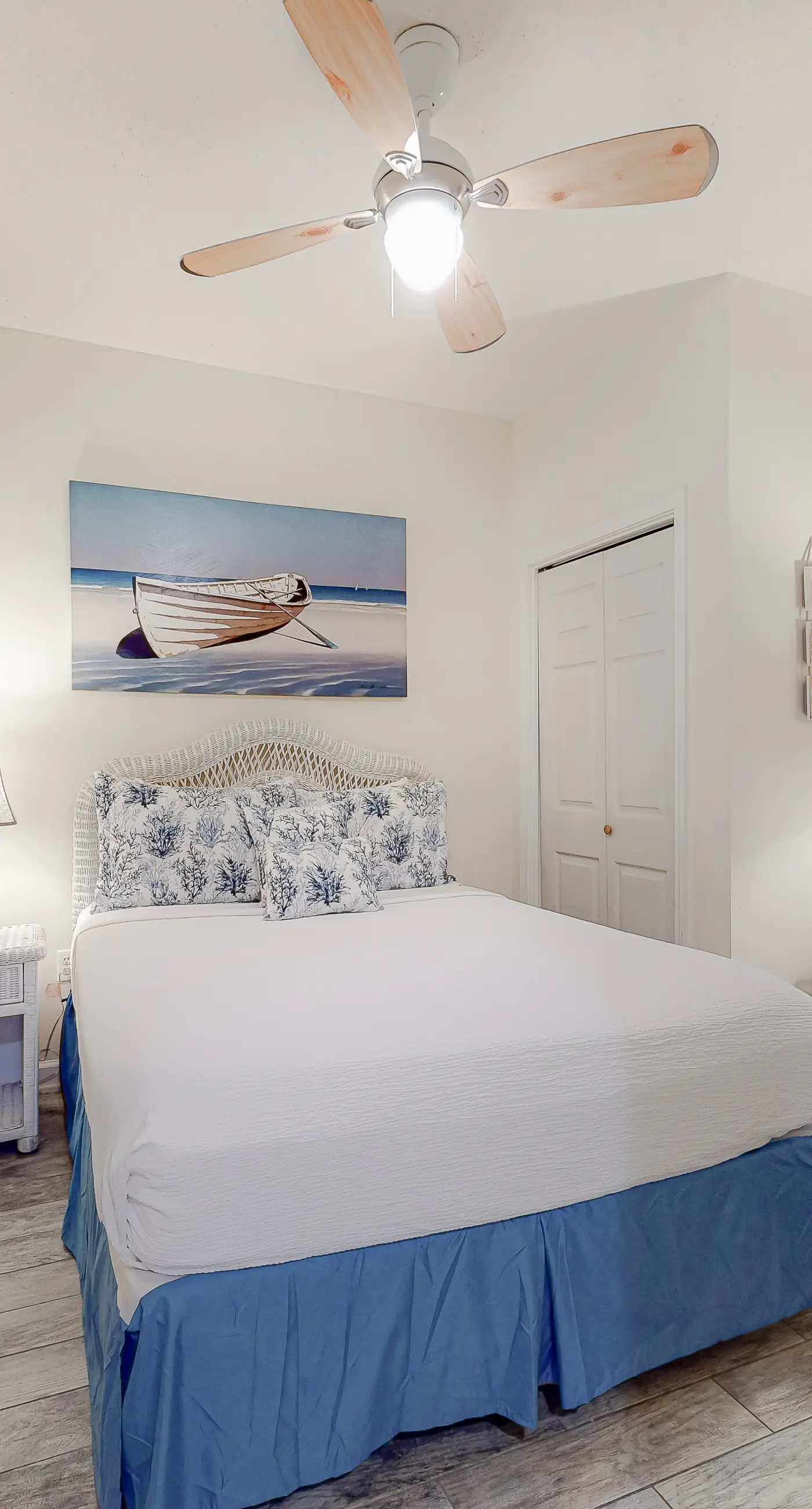 Beachfront condo with pool, fitness center & grills