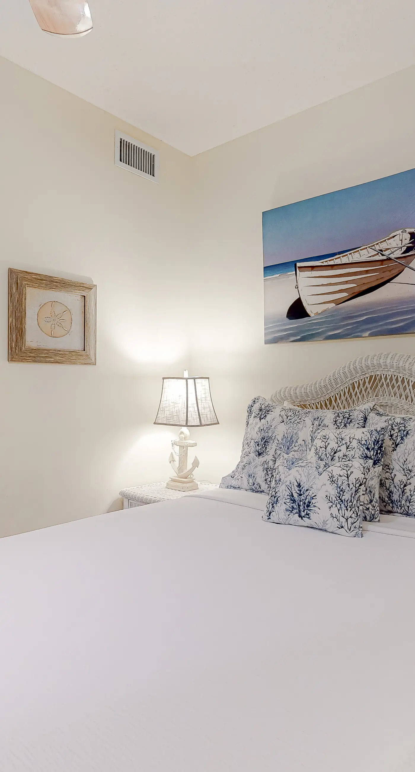 Beachfront condo with pool, fitness center & grills
