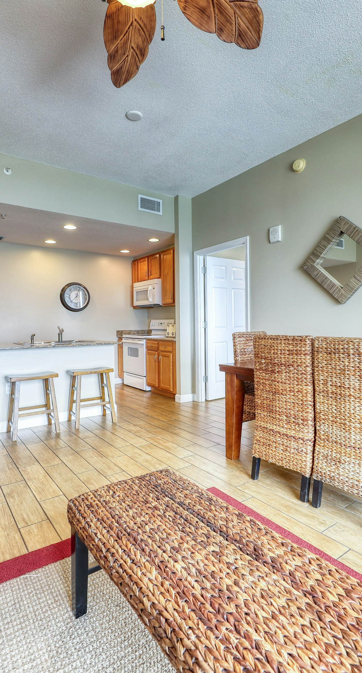 Waterfront condo with furnished balcony, pool, gym & beach