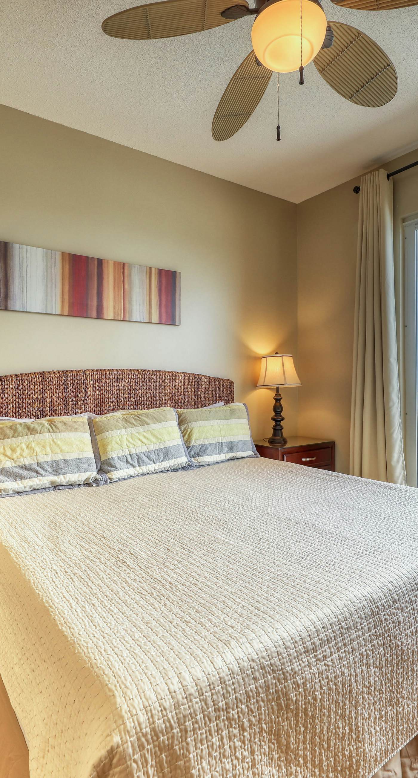 Waterfront condo with furnished balcony, pool, gym & beach