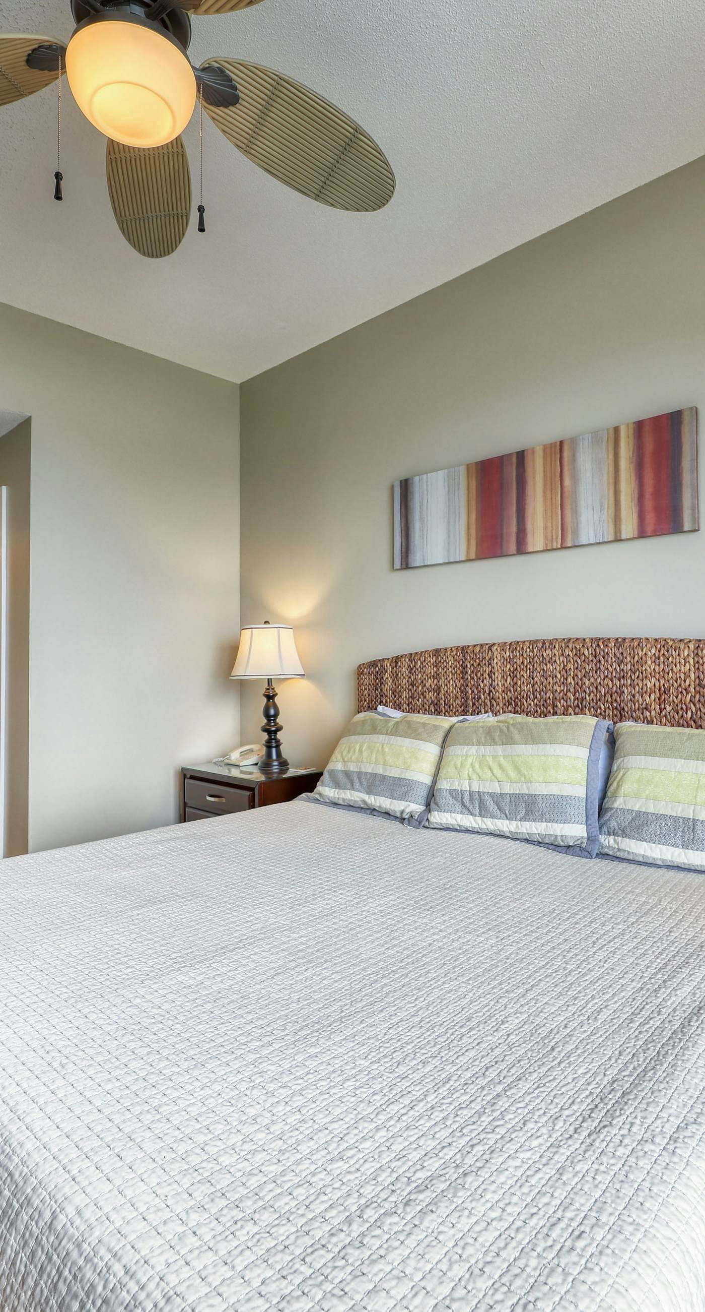 Waterfront condo with furnished balcony, pool, gym & beach