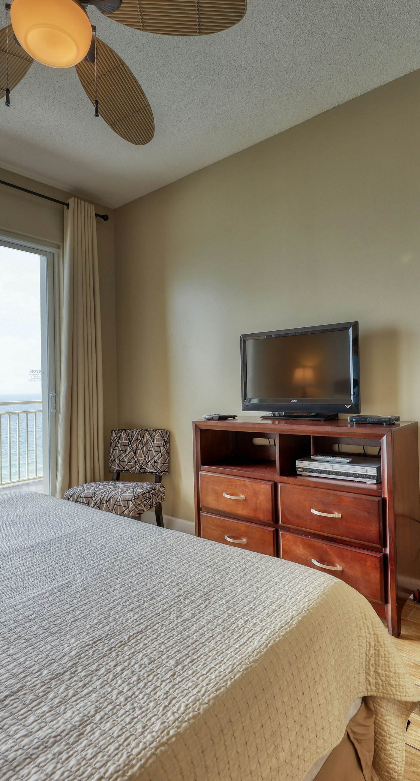 Waterfront condo with furnished balcony, pool, gym & beach