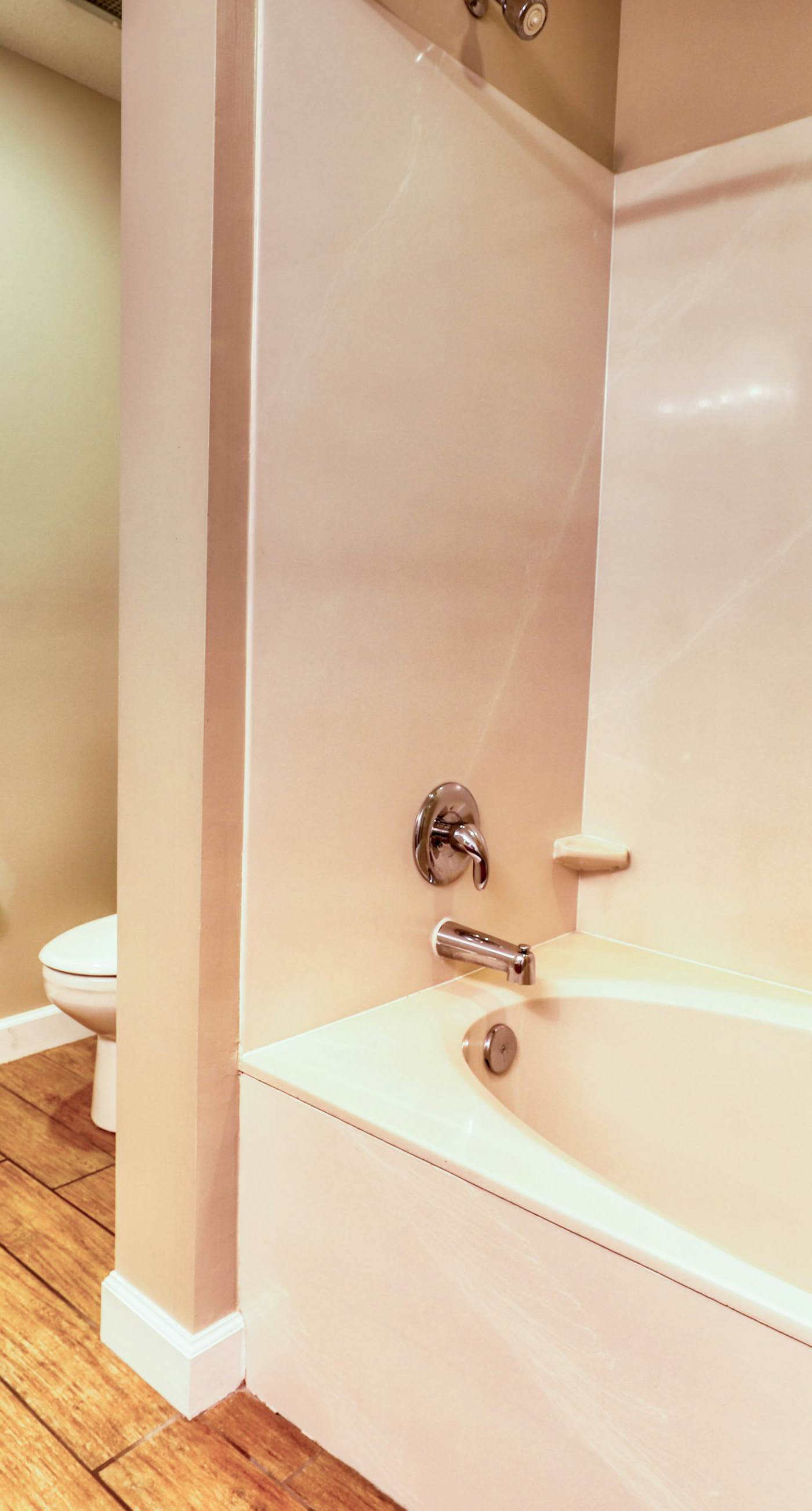 Waterfront condo with furnished balcony, pool, gym & beach