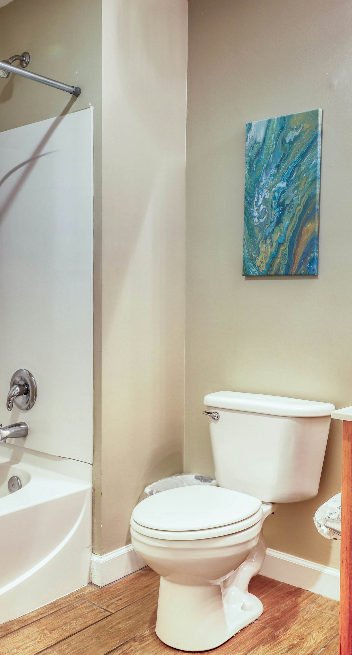 Waterfront condo with furnished balcony, pool, gym & beach