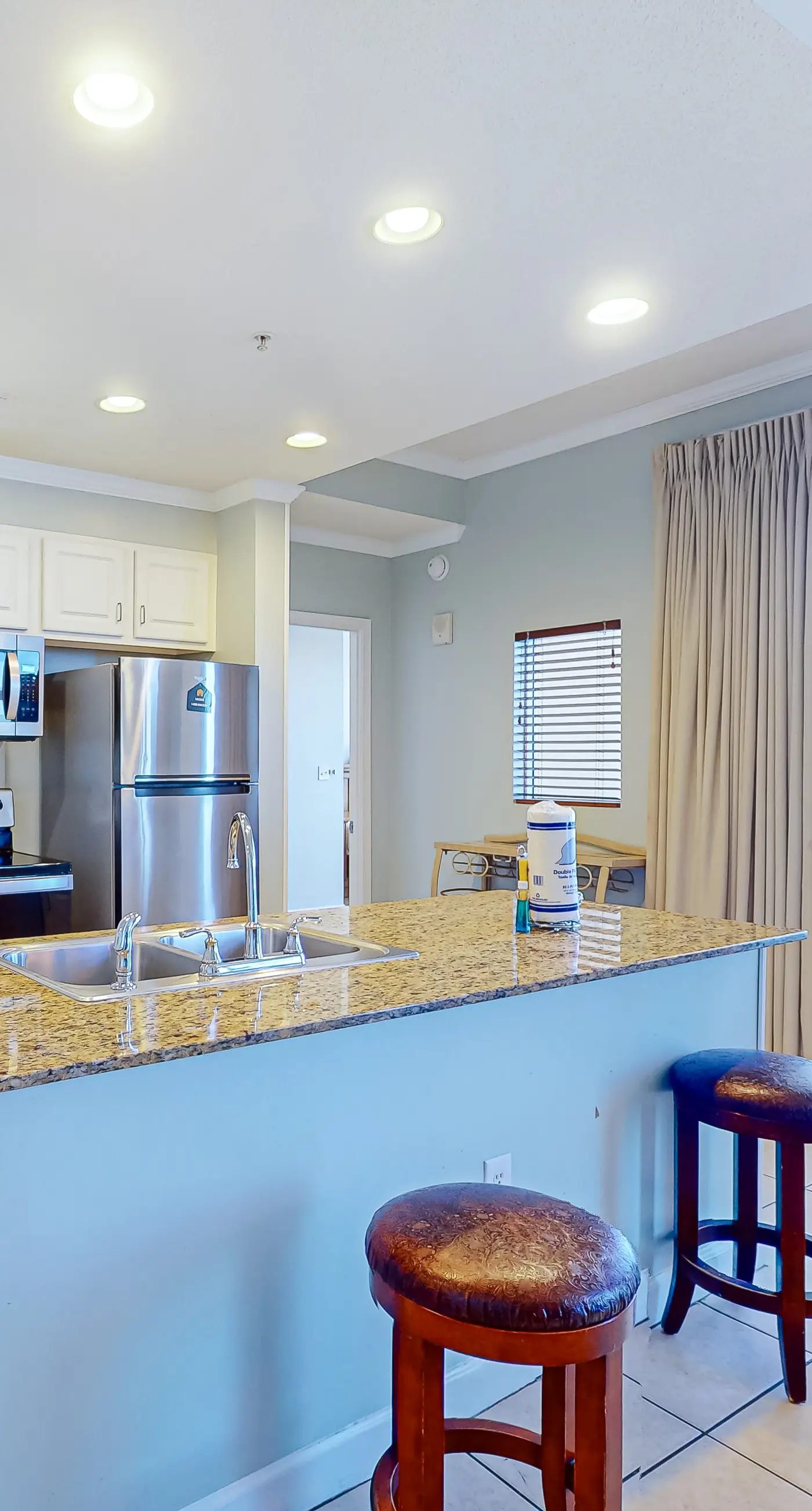High-end beachfront condo with pools & gym - walk to the beach