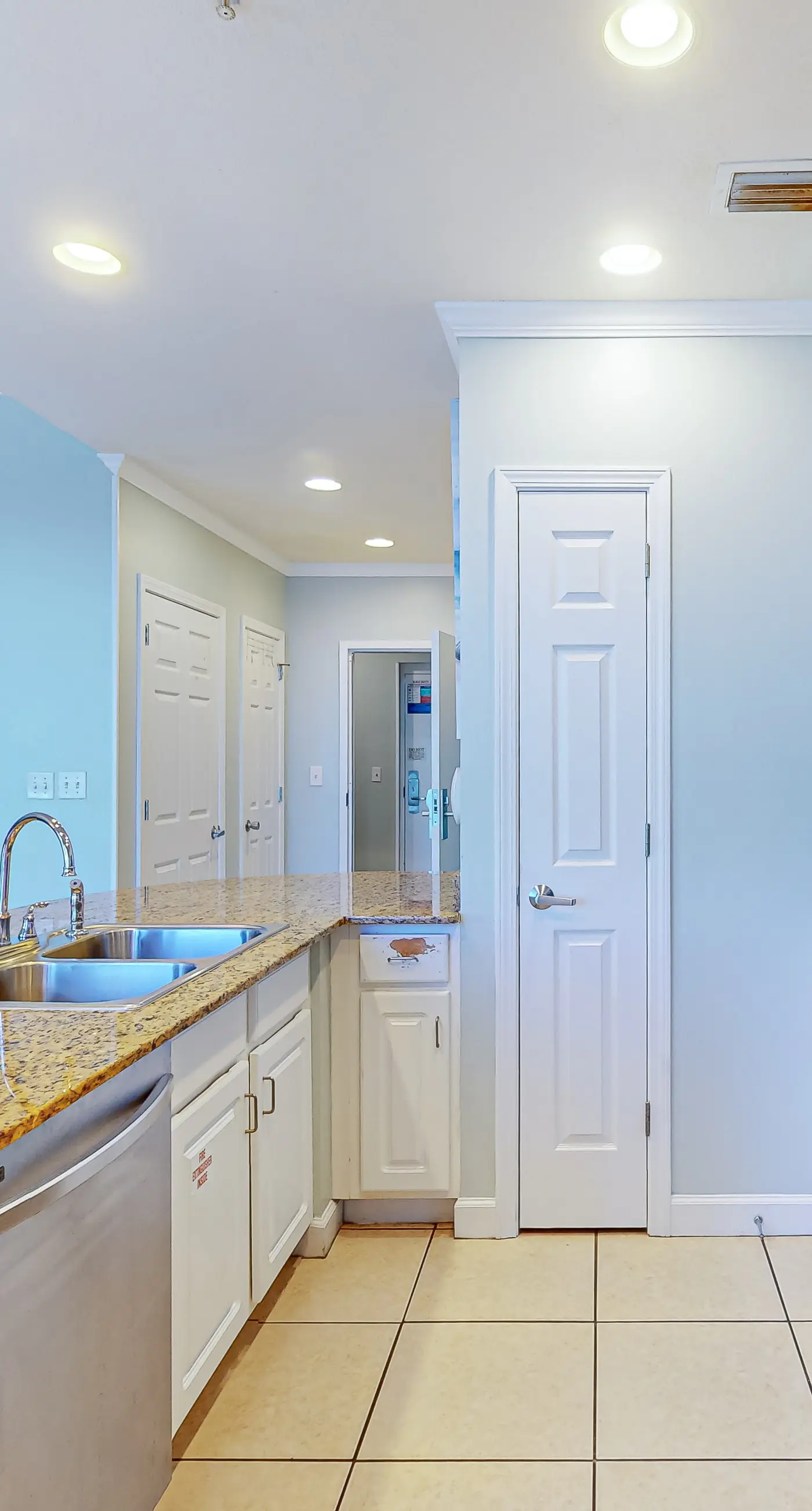 High-end beachfront condo with pools & gym - walk to the beach