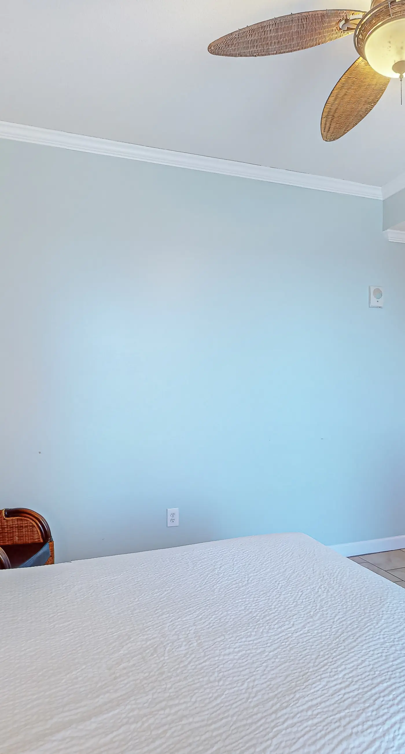 High-end beachfront condo with pools & gym - walk to the beach