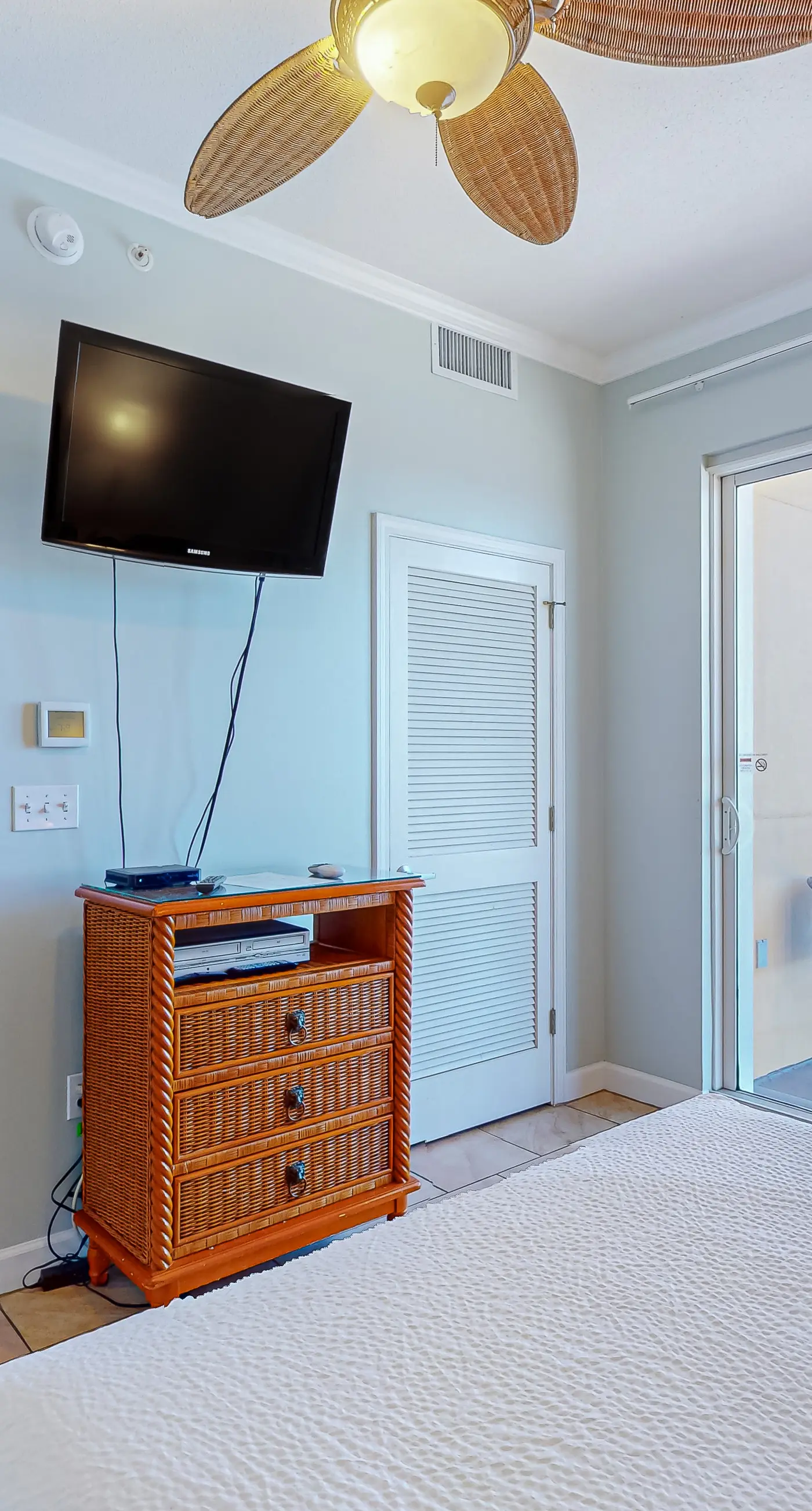 High-end beachfront condo with pools & gym - walk to the beach