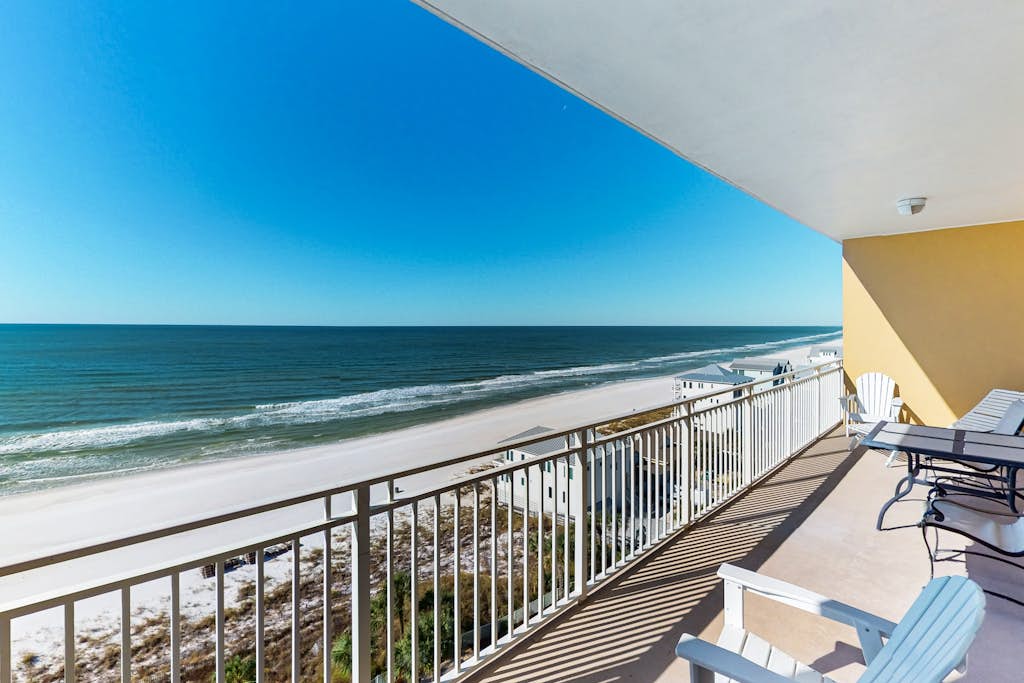 Gulf-front Condo w/ Shared Pool & Hot Tub, Ocean Views, WiFi, and Washer/Dryer
