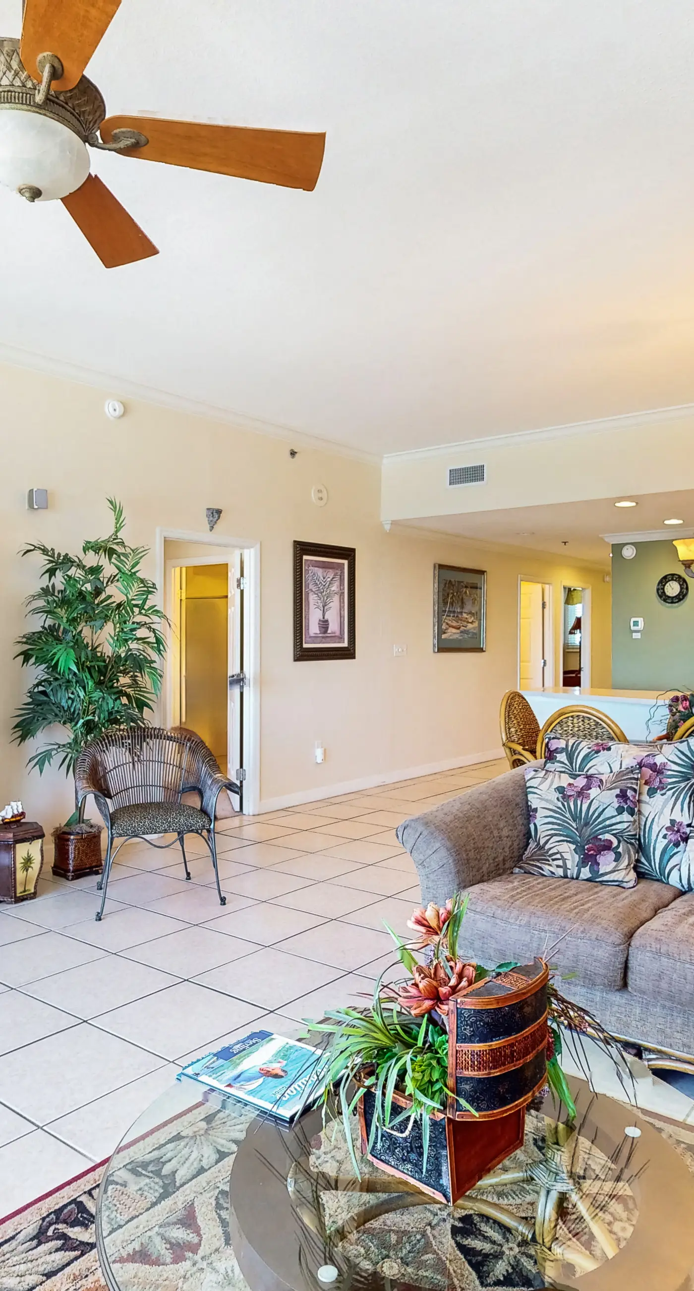 Gulf-front Condo w/ Shared Pool & Hot Tub, Ocean Views, WiFi, and Washer/Dryer